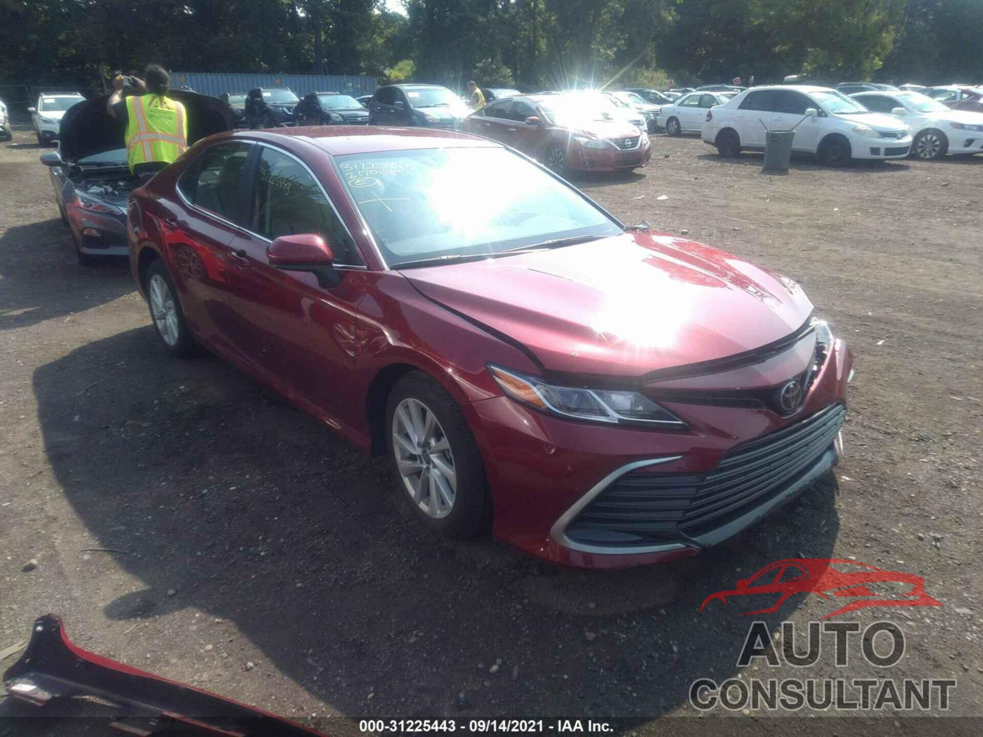 TOYOTA CAMRY 2021 - 4T1C11AK9MU456430
