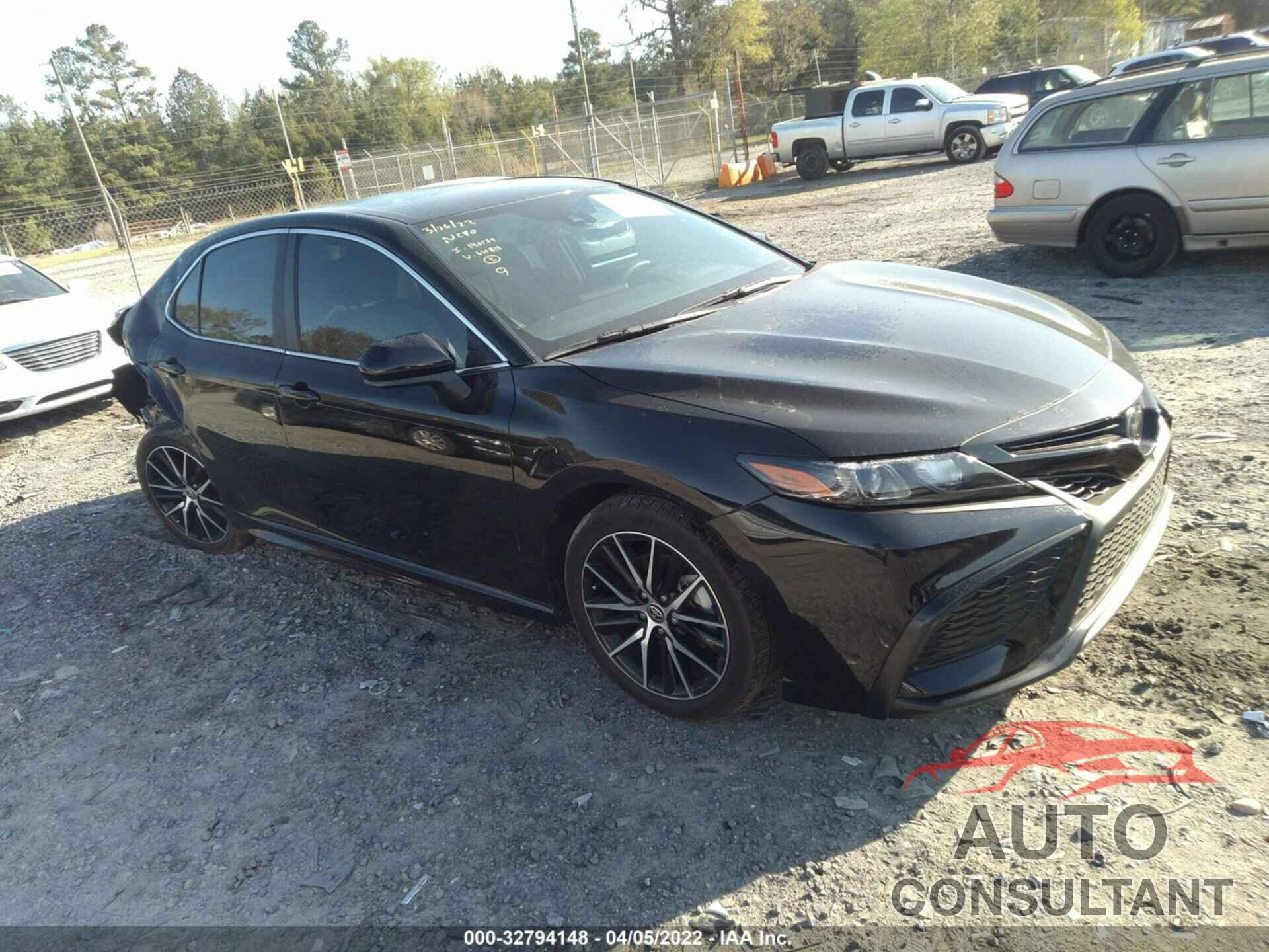 TOYOTA CAMRY 2021 - 4T1G11AK4MU610818