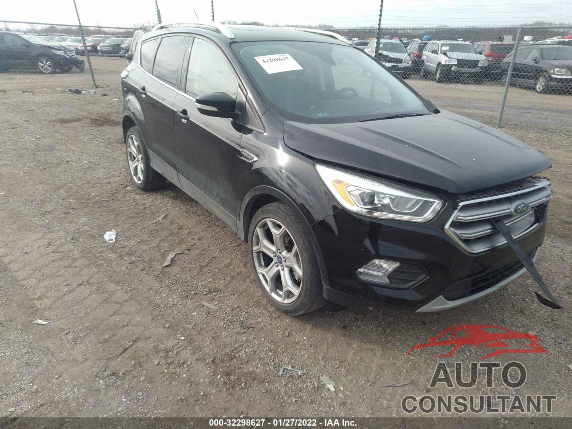 FORD ESCAPE 2017 - 1FMCU9J98HUD17608