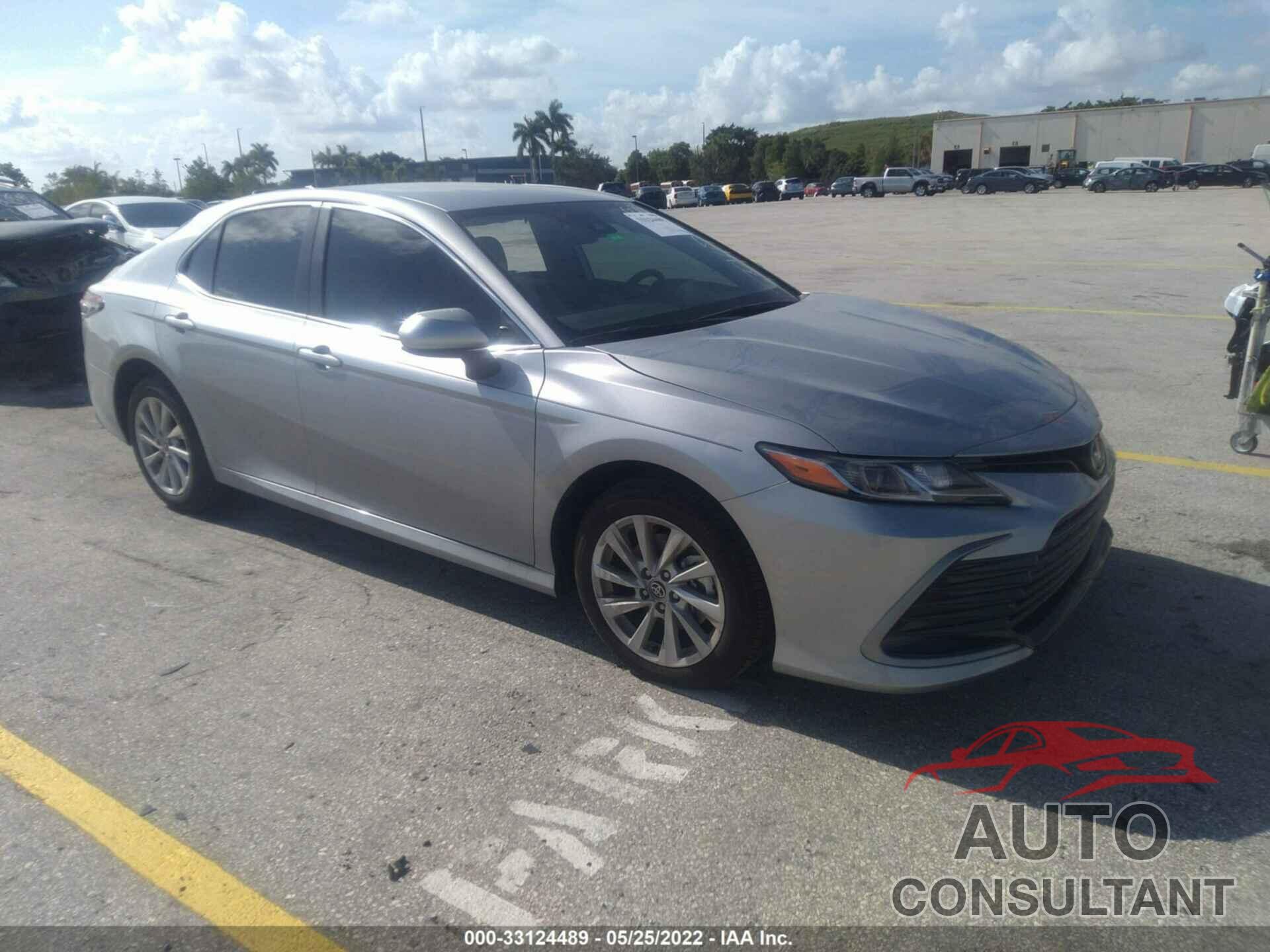 TOYOTA CAMRY 2022 - 4T1C11AK9NU677947
