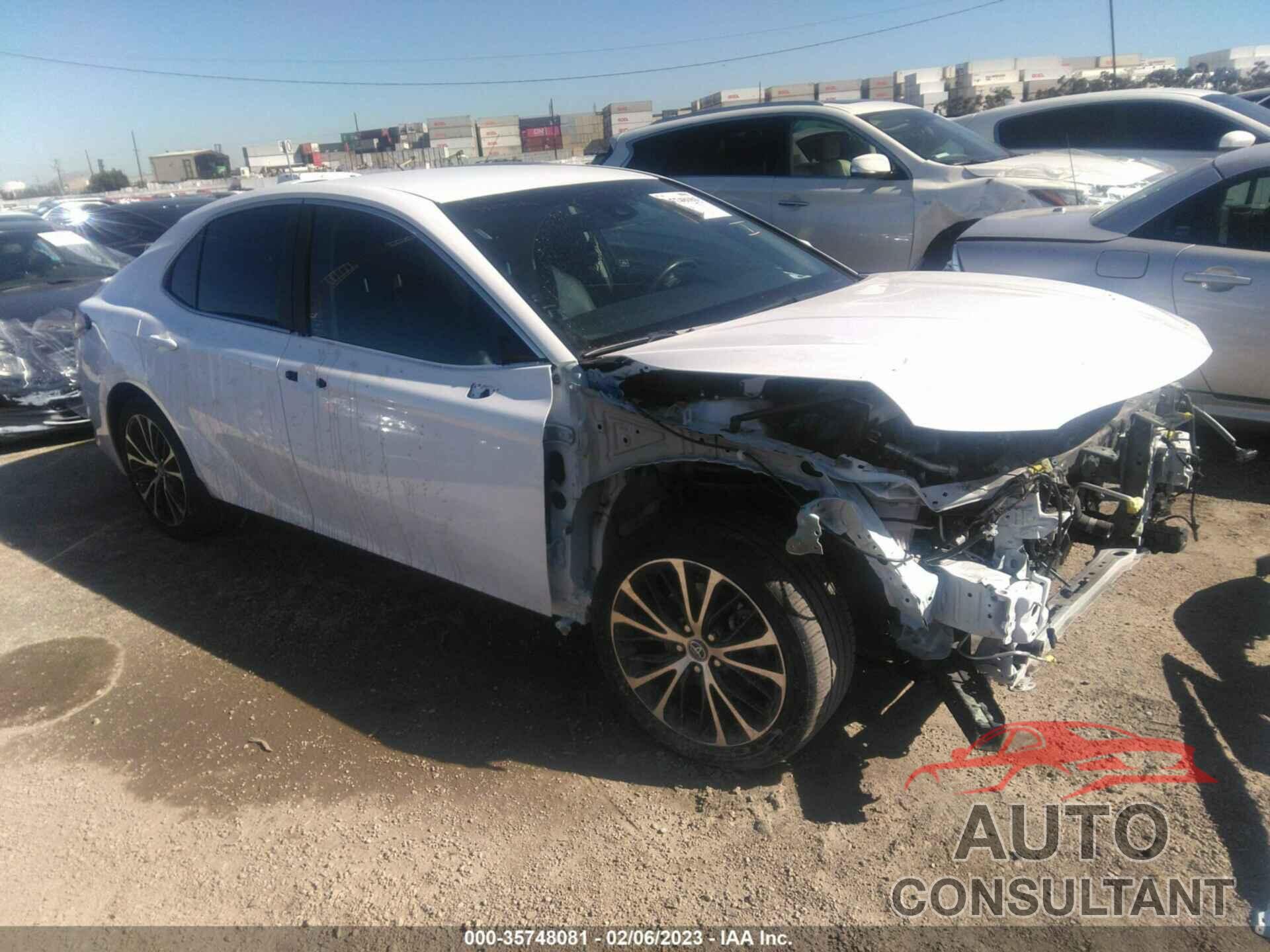 TOYOTA CAMRY 2018 - 4T1B11HK4JU571420