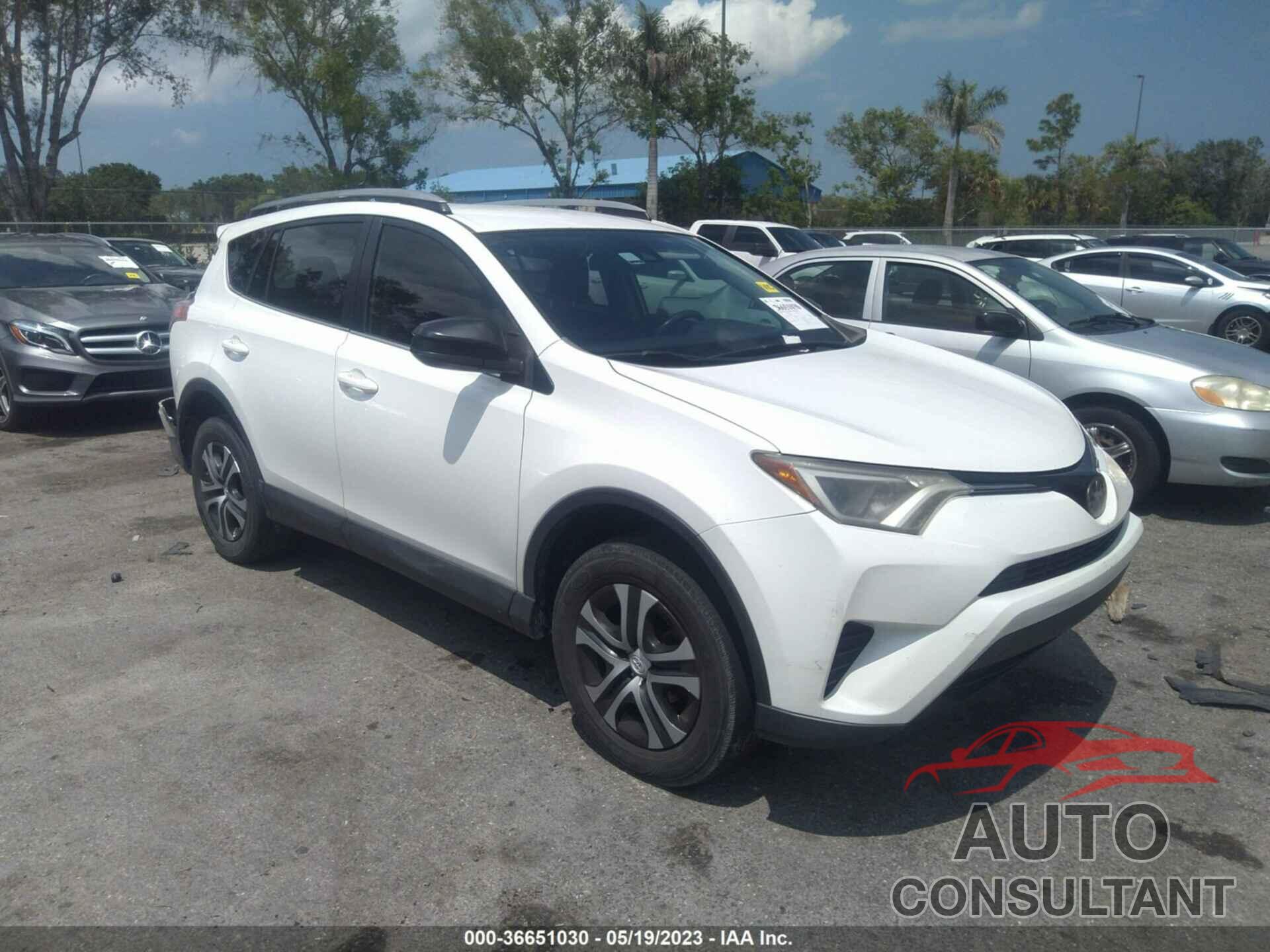 TOYOTA RAV4 2017 - JTMZFREV6HJ126917