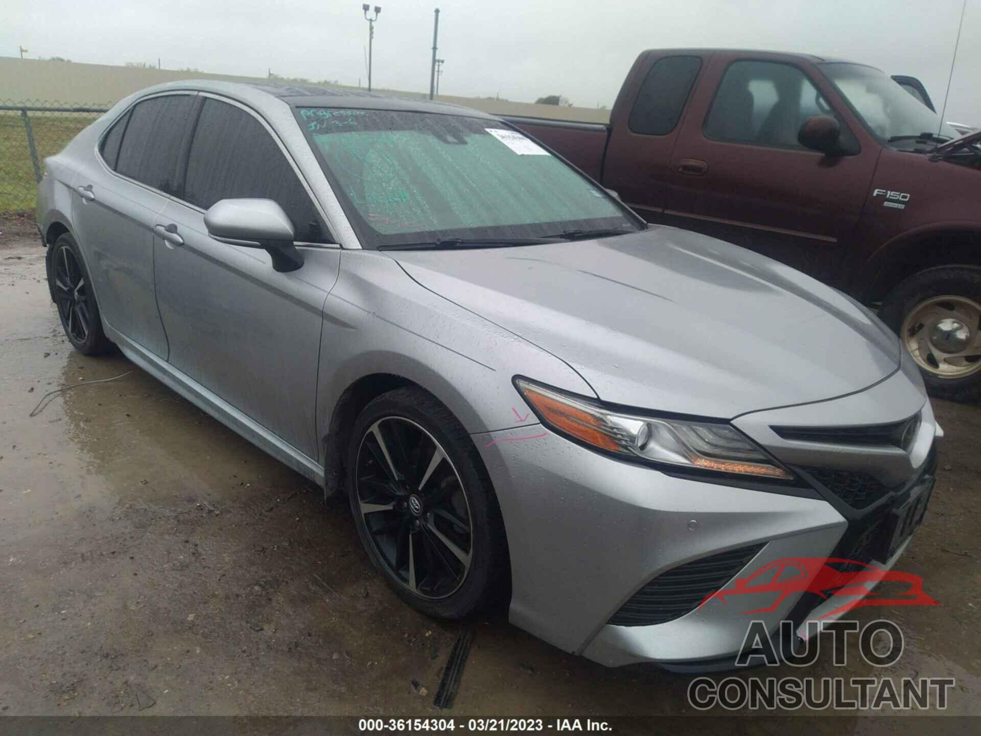 TOYOTA CAMRY 2018 - 4T1B61HK5JU088021