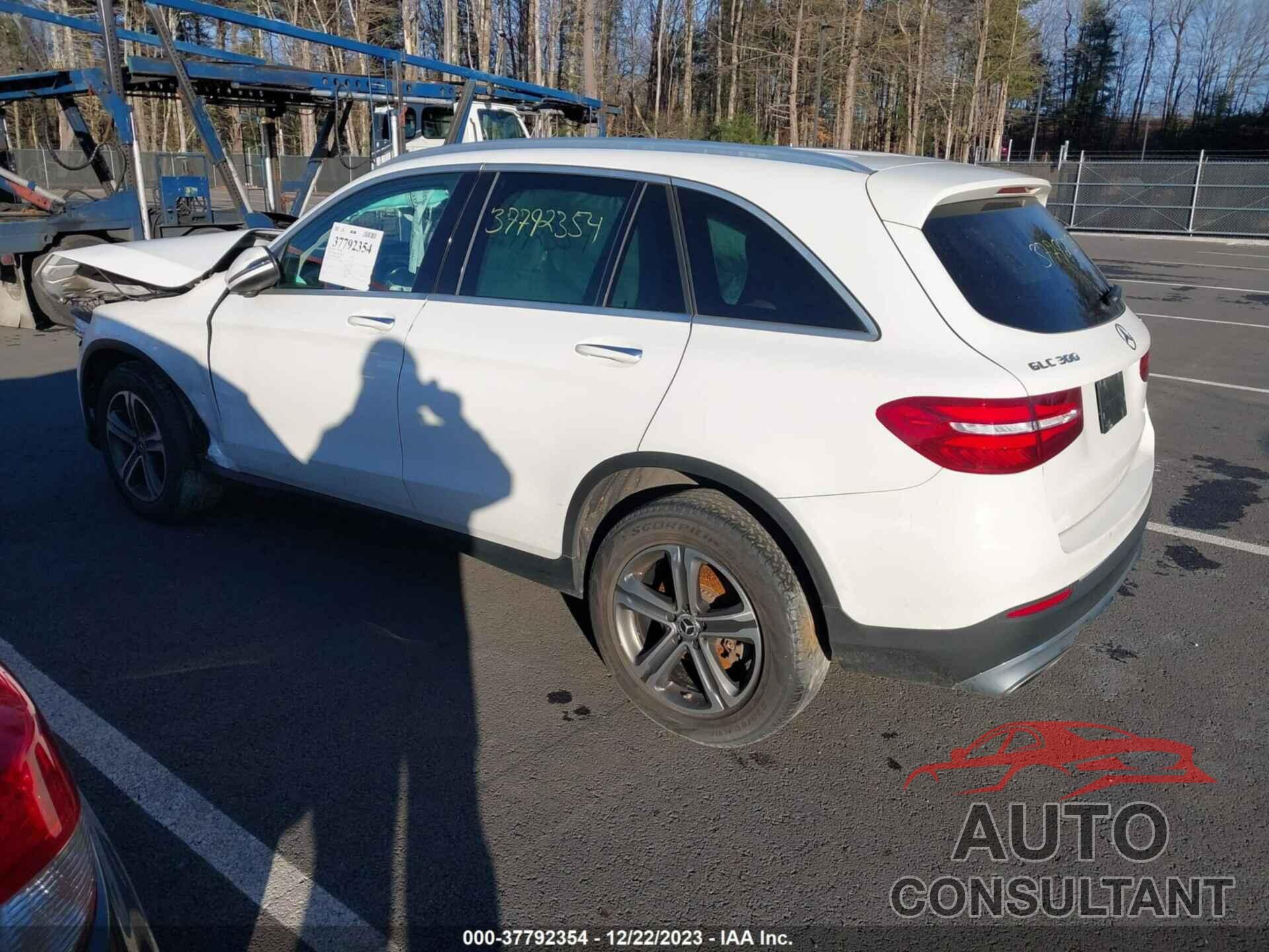 MERCEDES-BENZ GLC 300 2019 - WDC0G4KB2KF615886