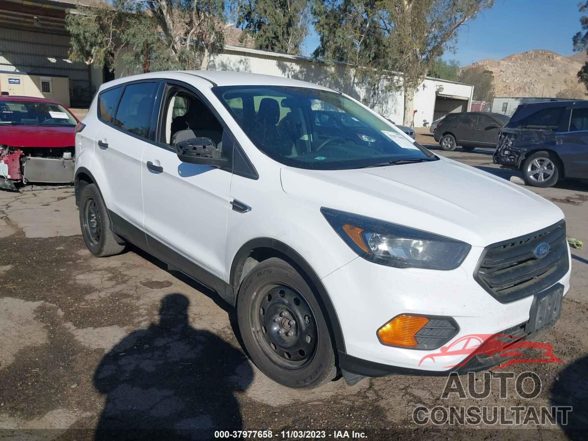 FORD ESCAPE 2018 - 1FMCU0F70JUC88842