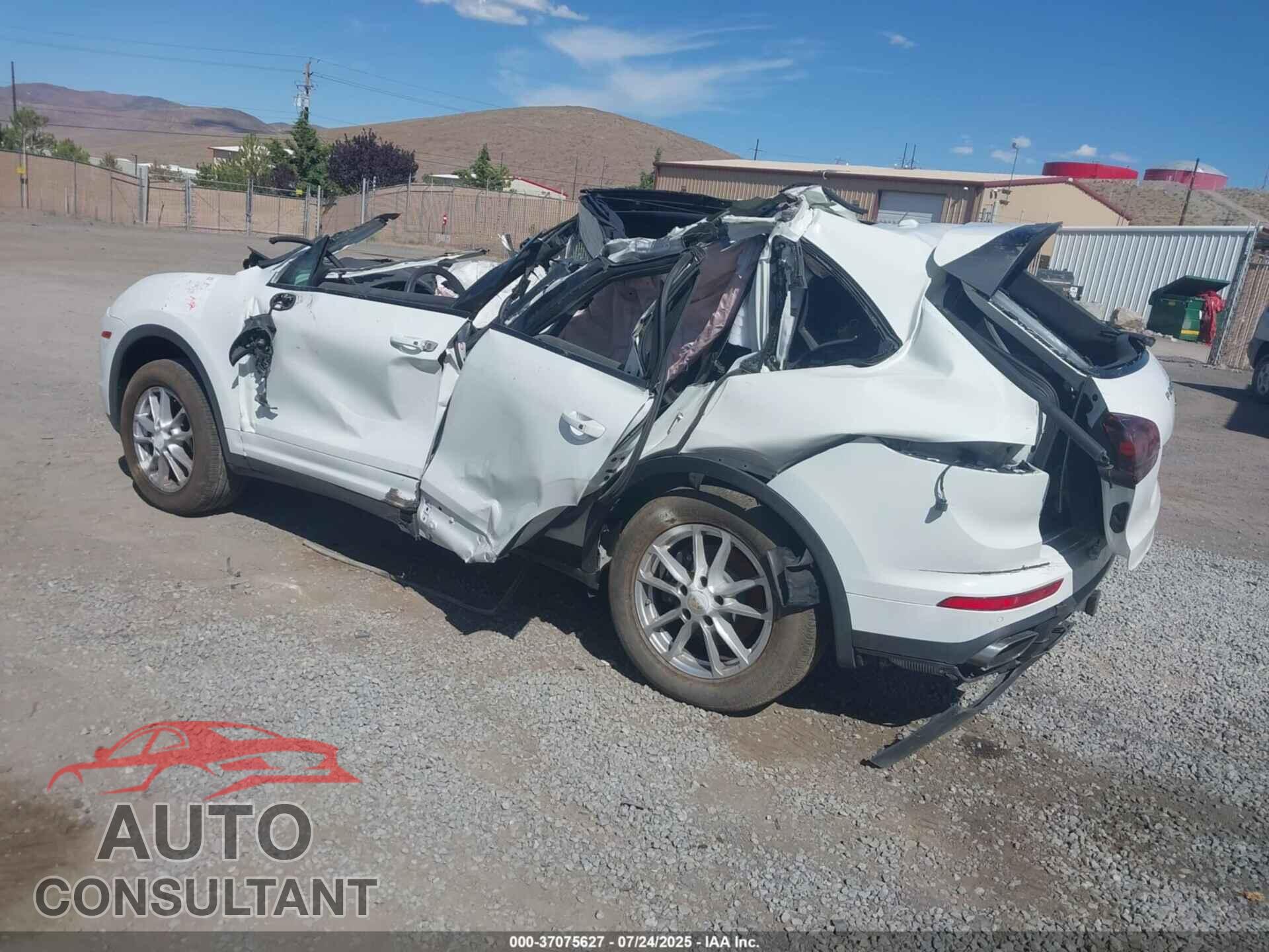 PORSCHE CAYENNE 2018 - WP1AA2A21JKA02809