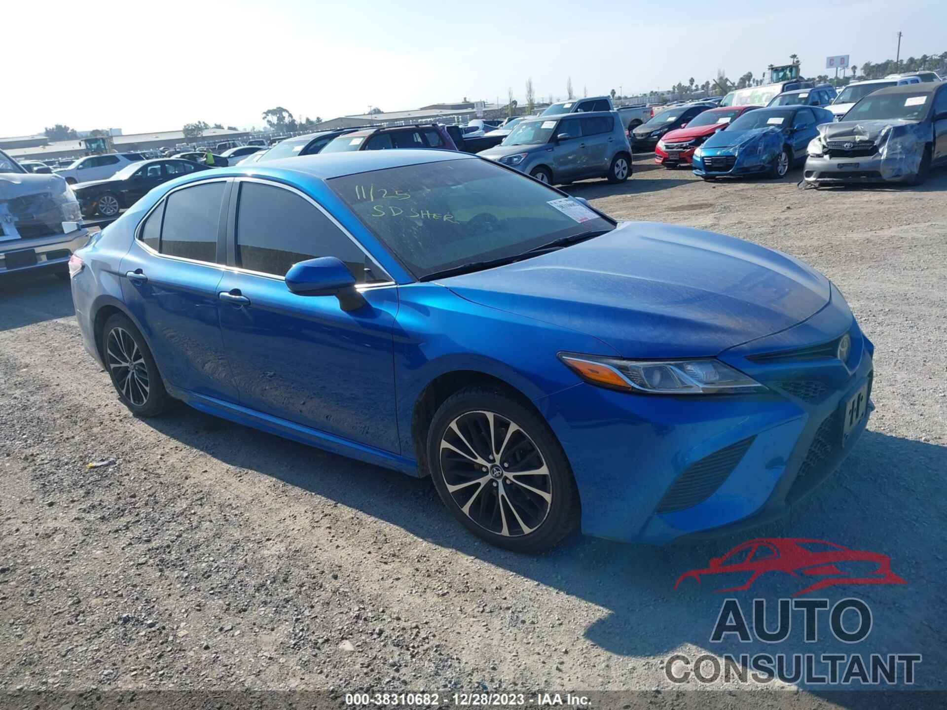 TOYOTA CAMRY 2018 - 4T1B11HK2JU134614