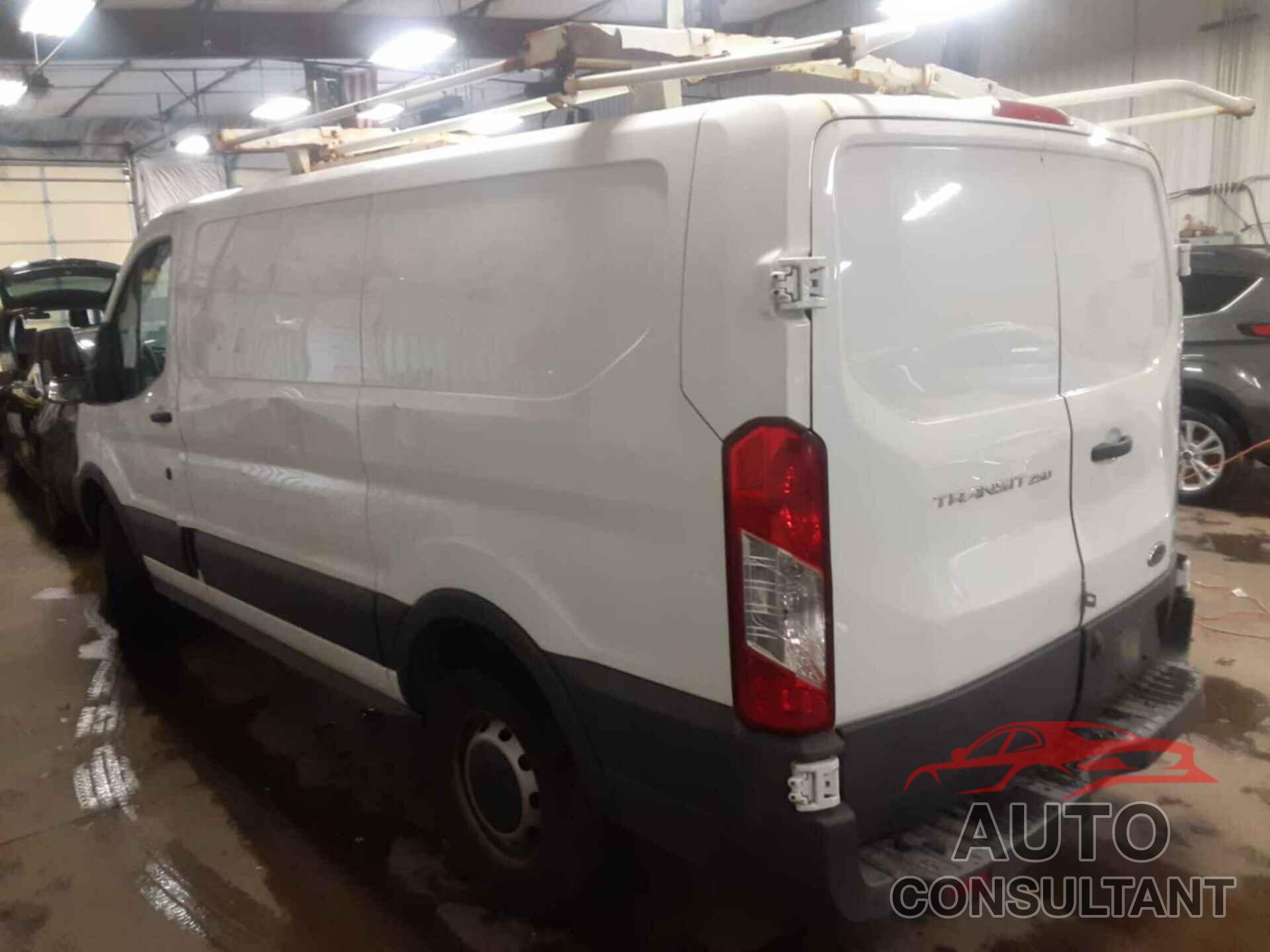 FORD TRANSIT-250 2017 - 1FTYR1YM8HKB43560