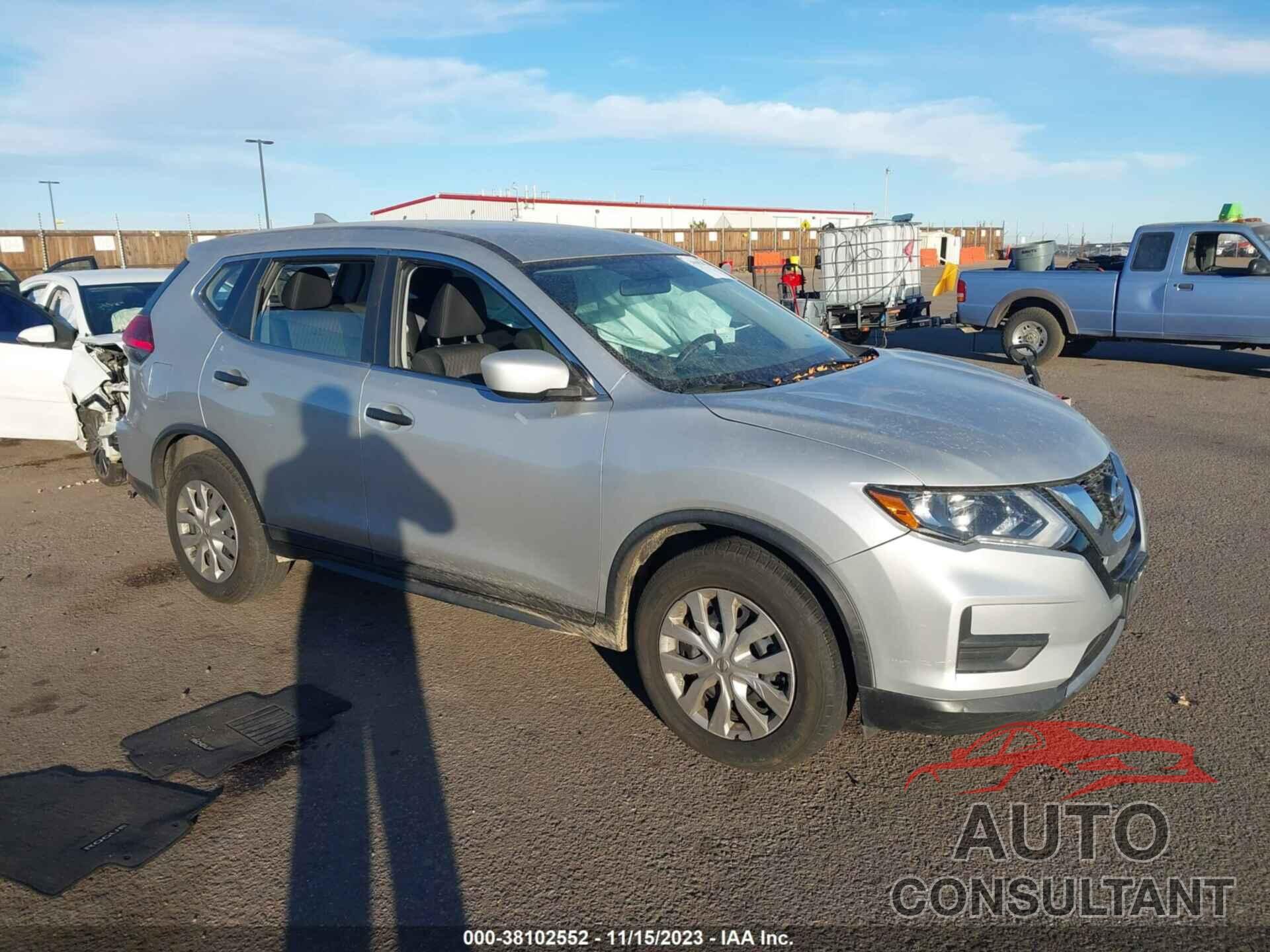 NISSAN ROGUE 2017 - KNMAT2MV1HP515900