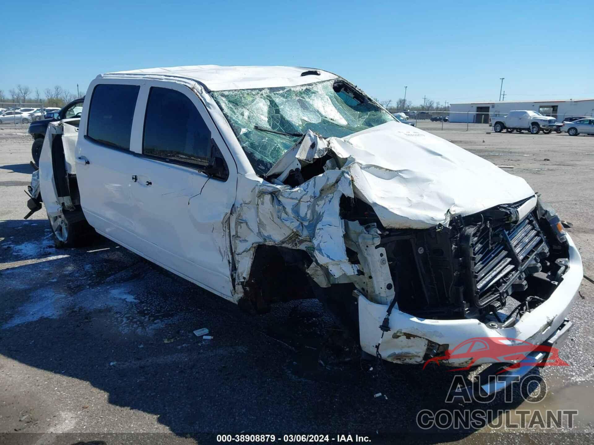 CHEVROLET SILVERADO 2018 - 3GCUKREC0JG200652