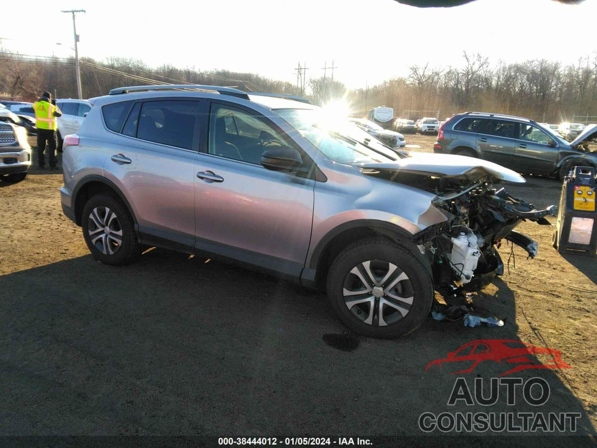 TOYOTA RAV4 2018 - JTMBFREV6JJ196697