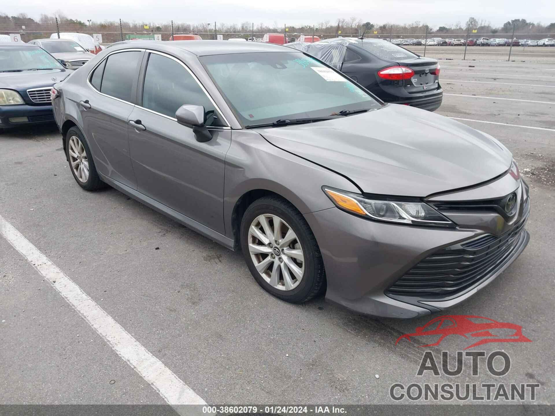 TOYOTA CAMRY 2018 - 4T1B11HK8JU063502