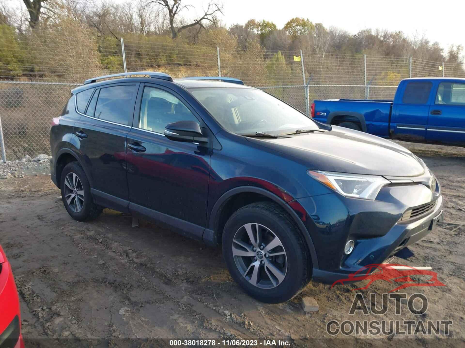 TOYOTA RAV4 2018 - JTMRFREV0JJ194586