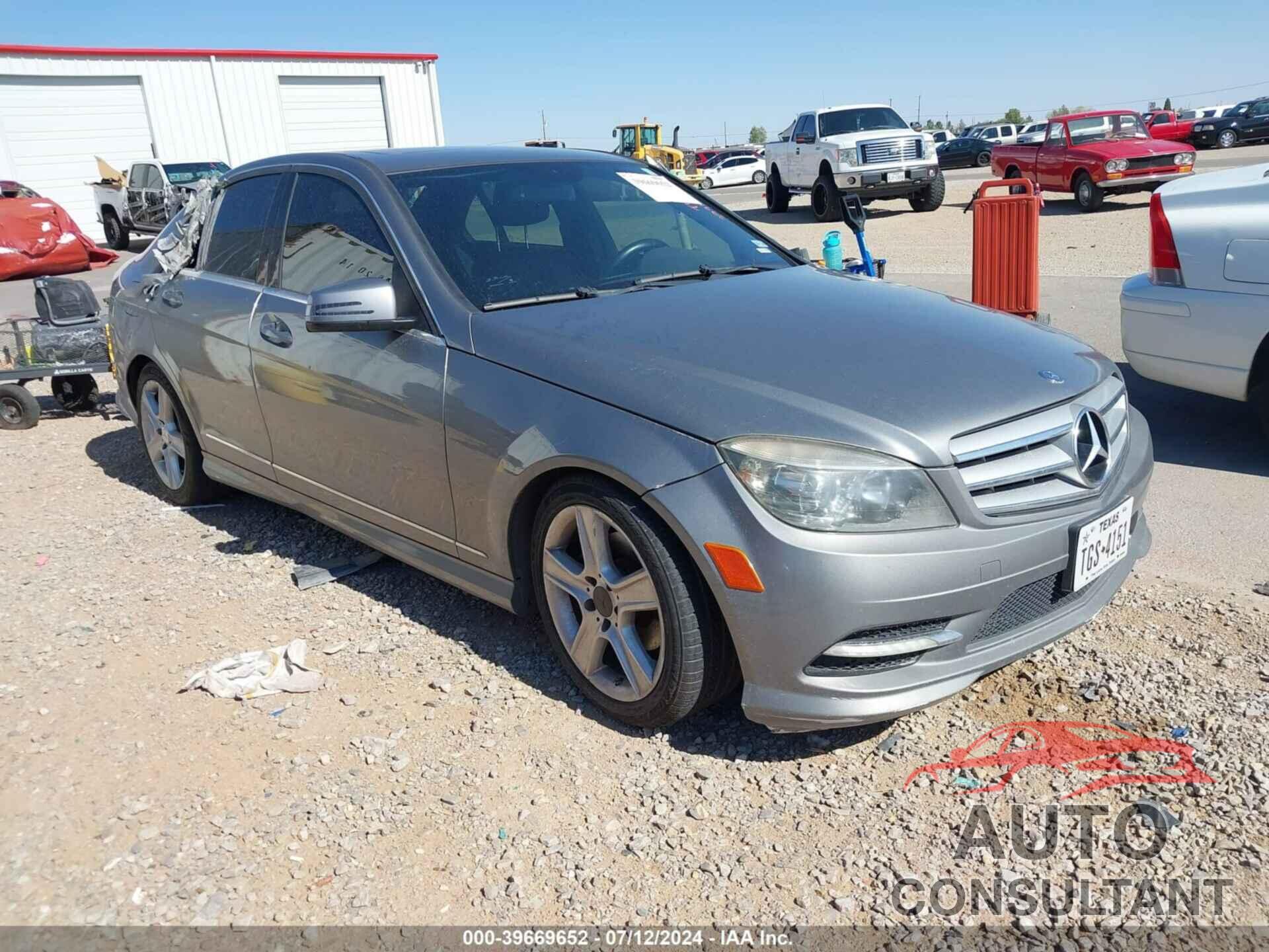 MERCEDES-BENZ C 300 2011 - WDDGF5EB8BR137020