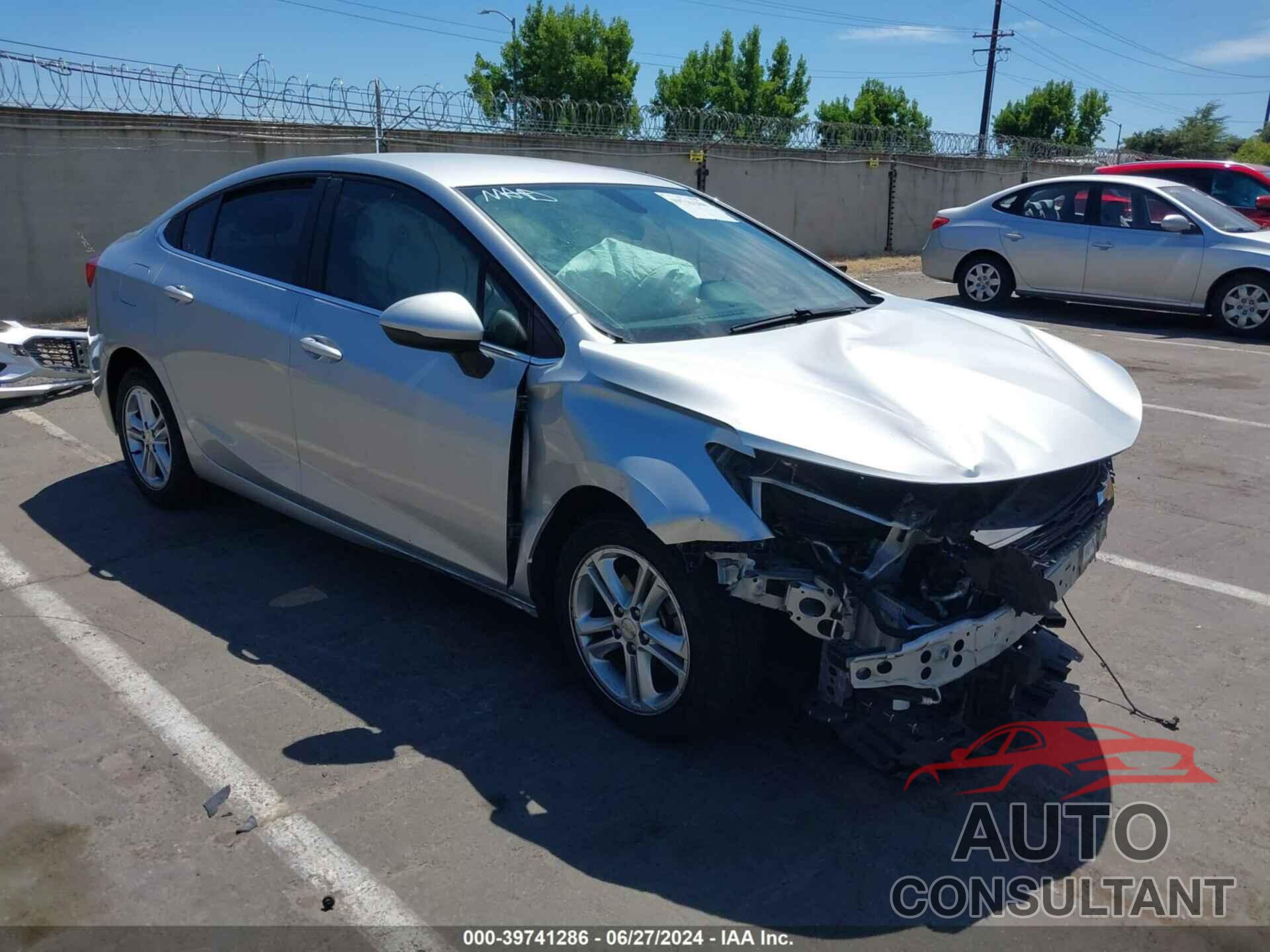 CHEVROLET CRUZE 2018 - 1G1BE5SM4J7110249