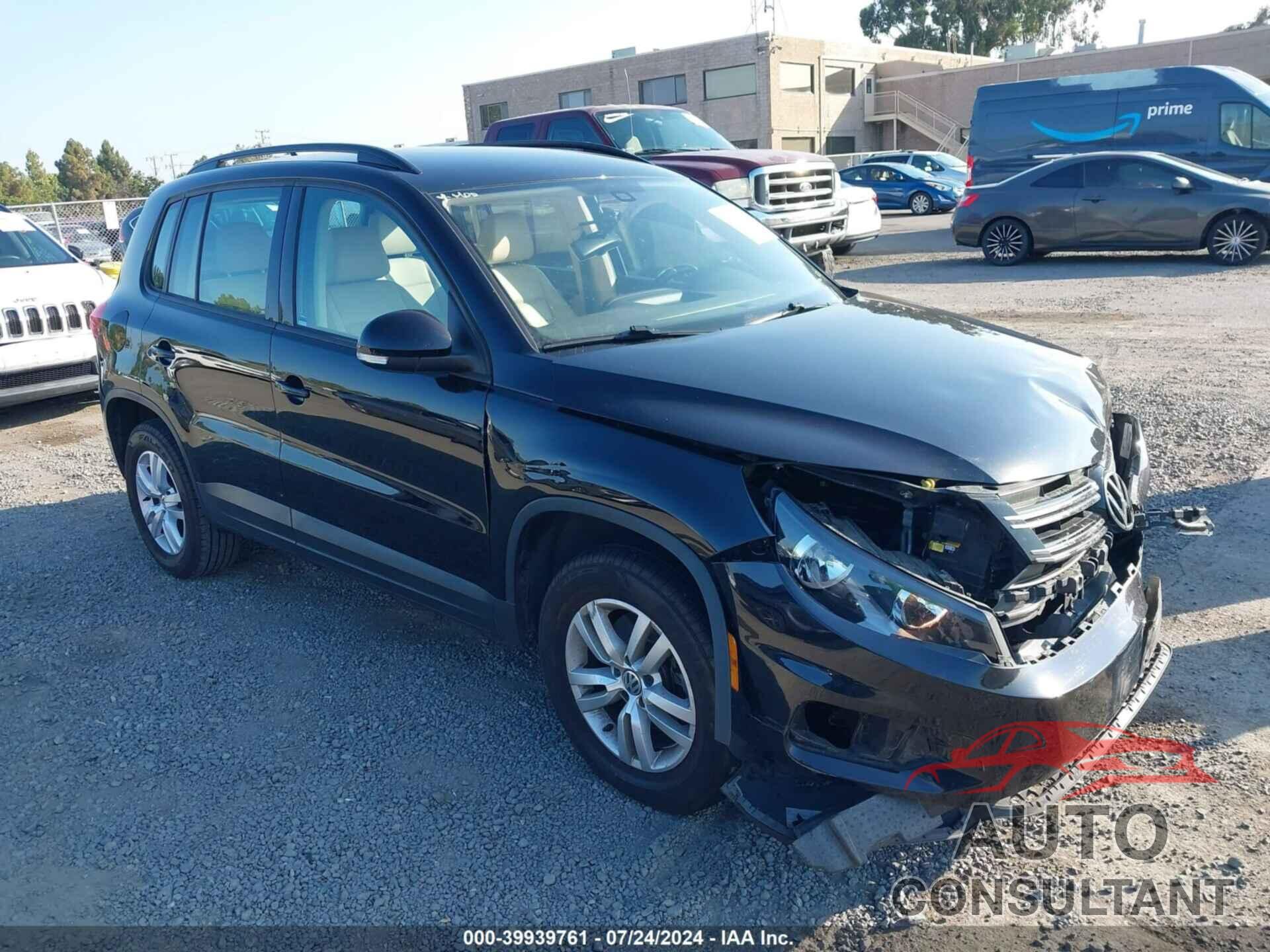 VOLKSWAGEN TIGUAN 2017 - WVGAV7AX9HK032371