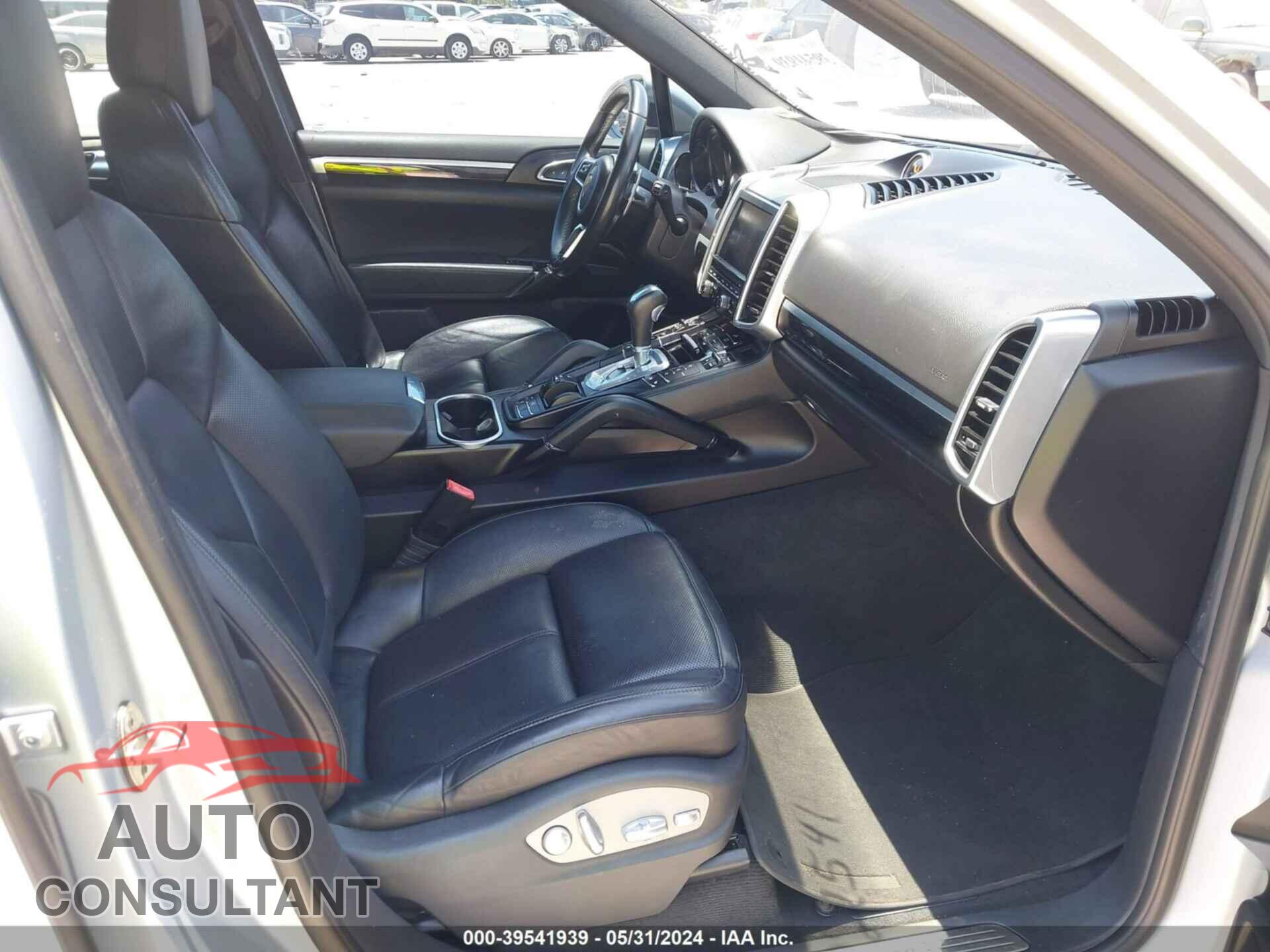 PORSCHE CAYENNE 2016 - WP1AA2A26GKA08954