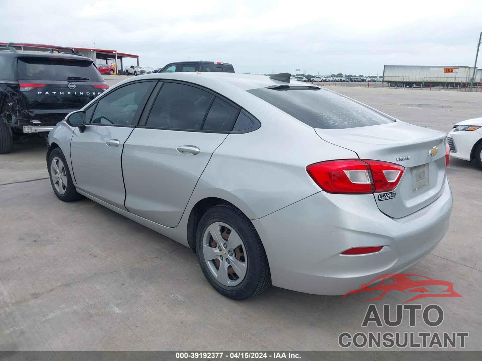 CHEVROLET CRUZE 2018 - 1G1BC5SM5J7104529