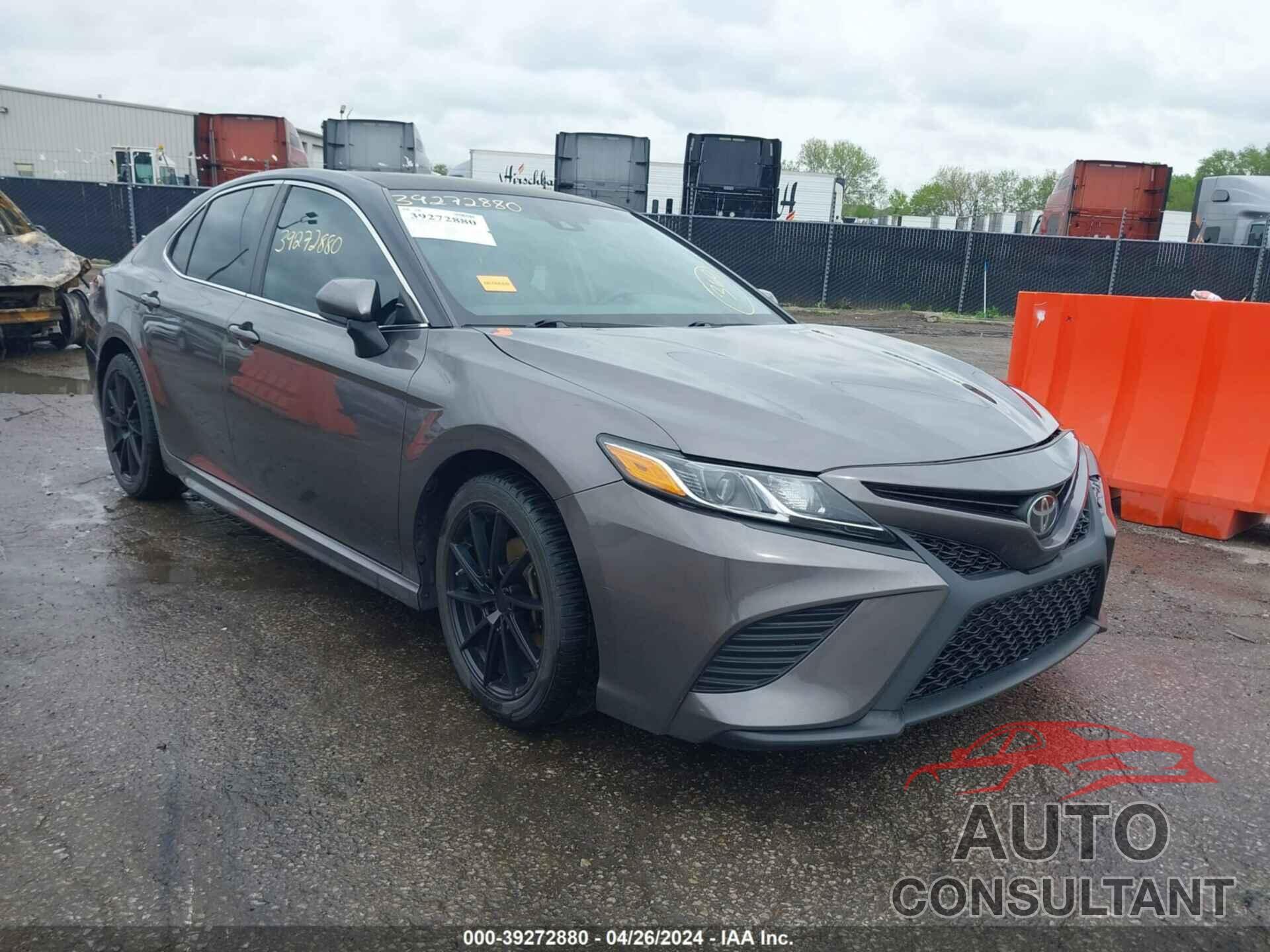 TOYOTA CAMRY 2018 - 4T1B11HK7JU649611
