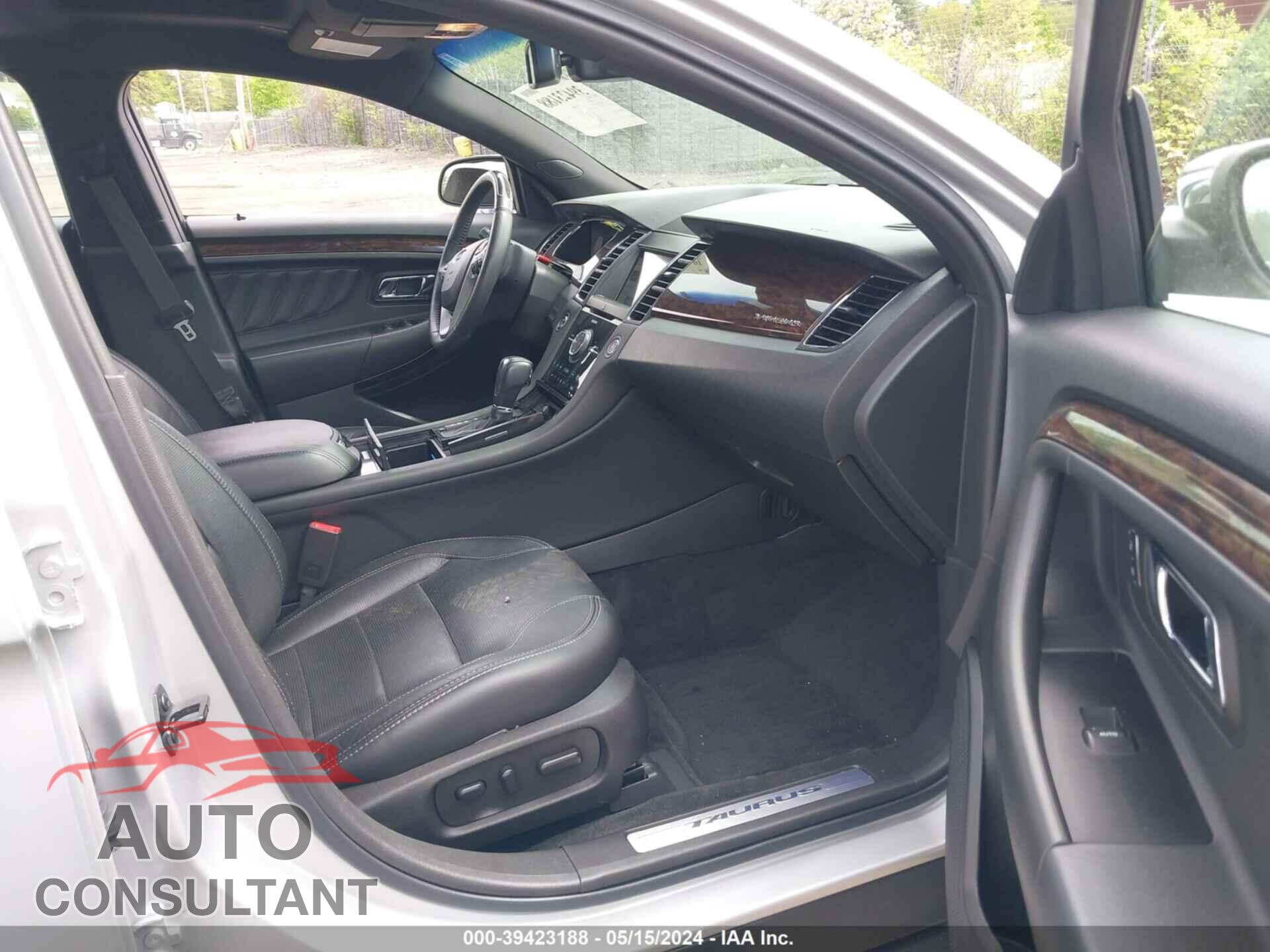 FORD TAURUS 2017 - 1FAHP2F82HG102206