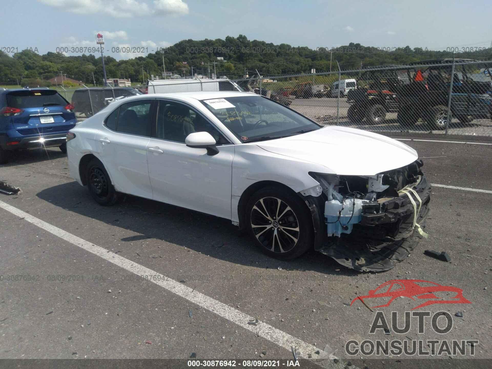 TOYOTA CAMRY 2018 - 4T1B11HK2JU052060