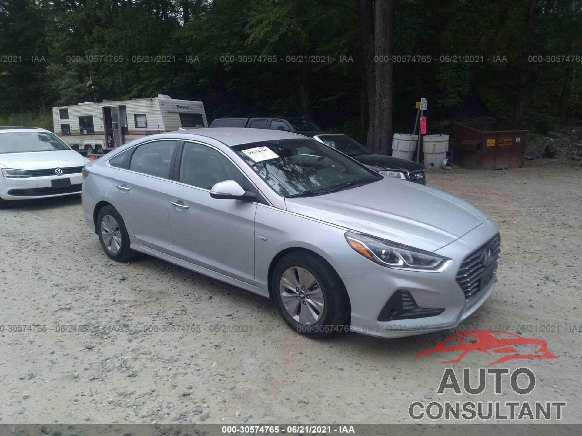 HYUNDAI SONATA HYBRID 2019 - KMHE24L30KA089025