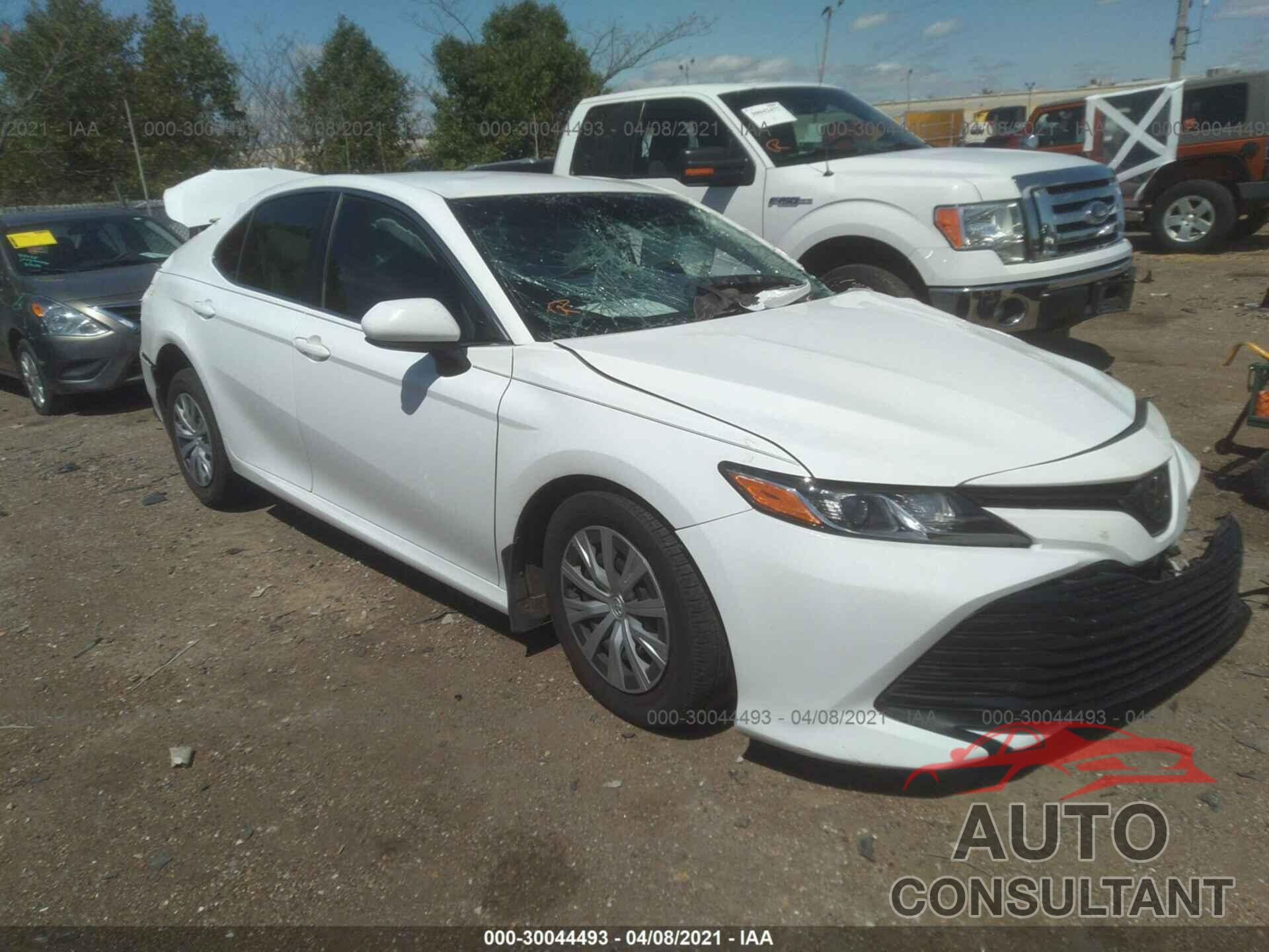 TOYOTA CAMRY 2018 - 4T1B11HK0JU076955