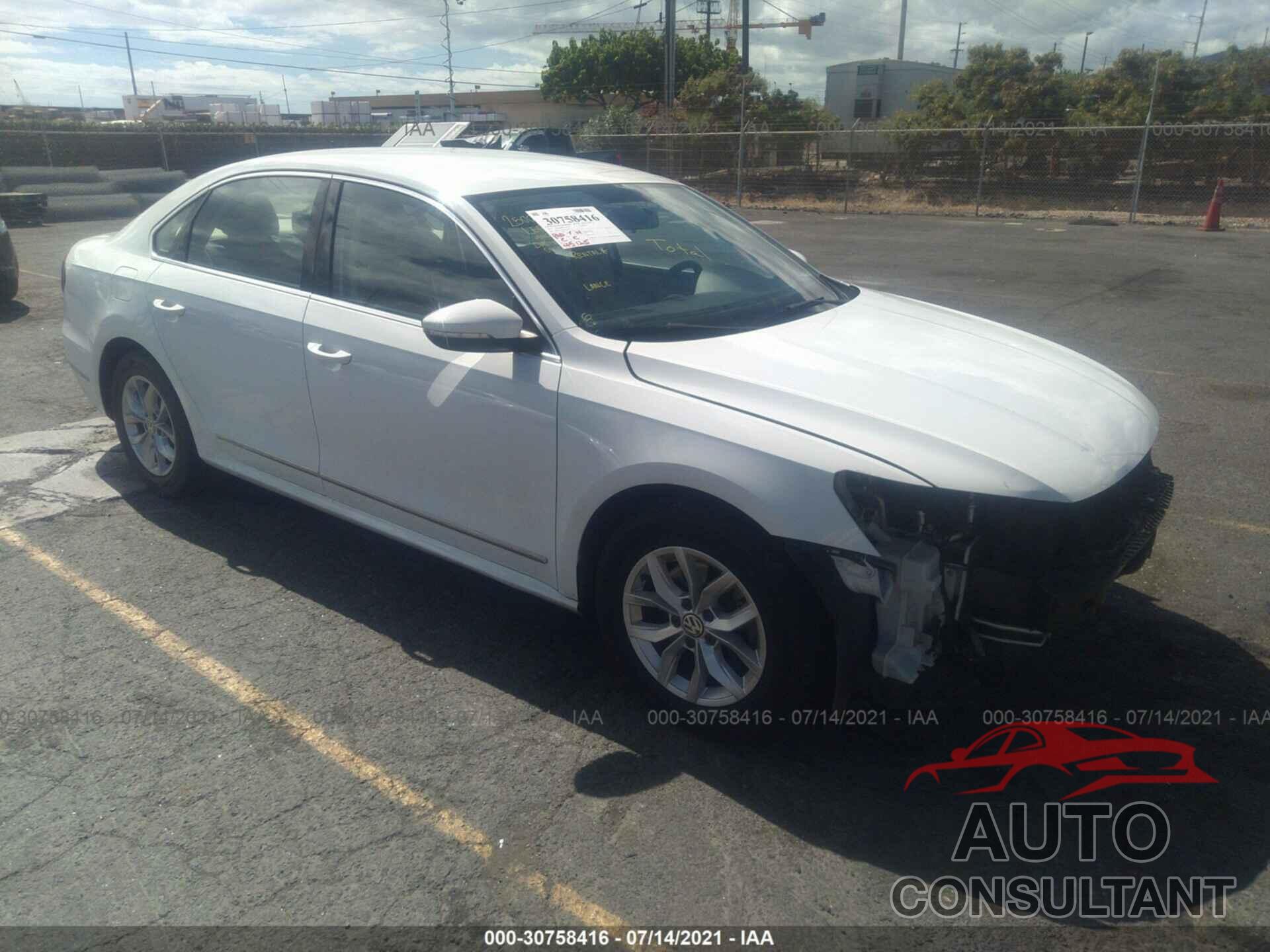 VOLKSWAGEN PASSAT 2017 - 1VWAT7A32HC021744