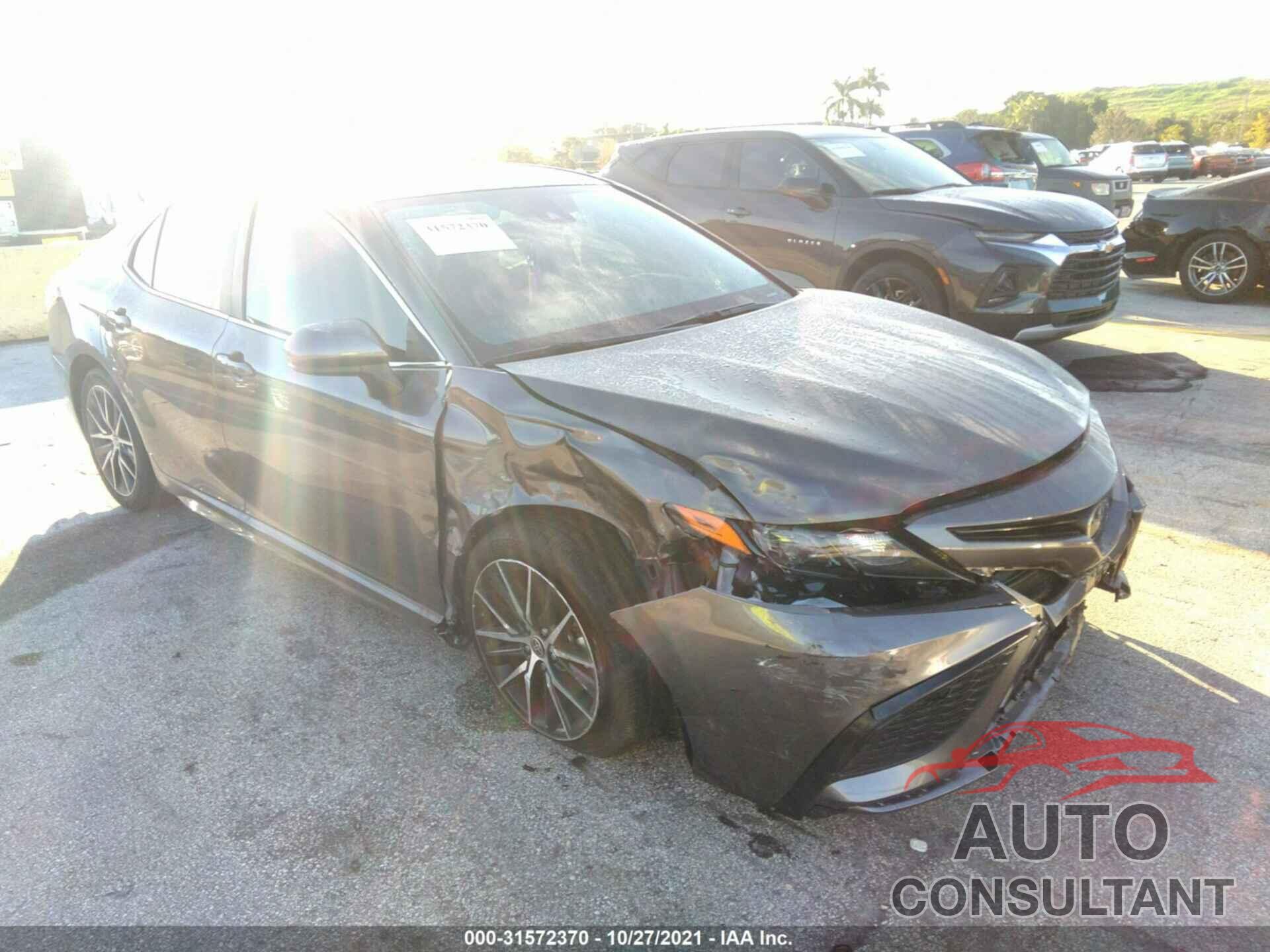 TOYOTA CAMRY 2021 - 4T1G11AK0MU550858