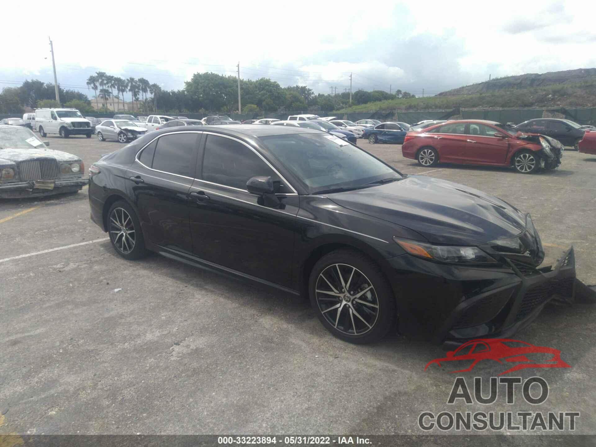 TOYOTA CAMRY 2021 - 4T1G11AK4MU603402