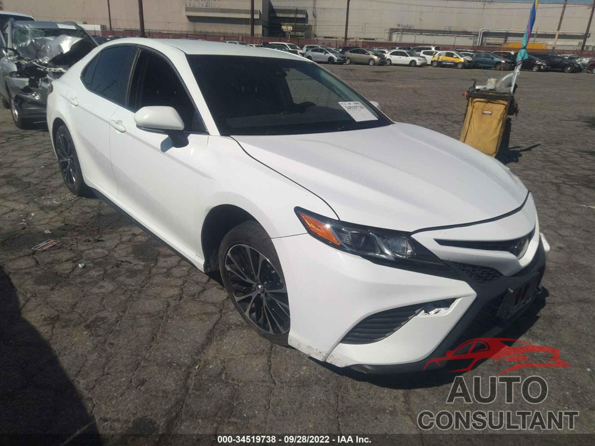 TOYOTA CAMRY 2018 - 4T1B11HK2JU129493