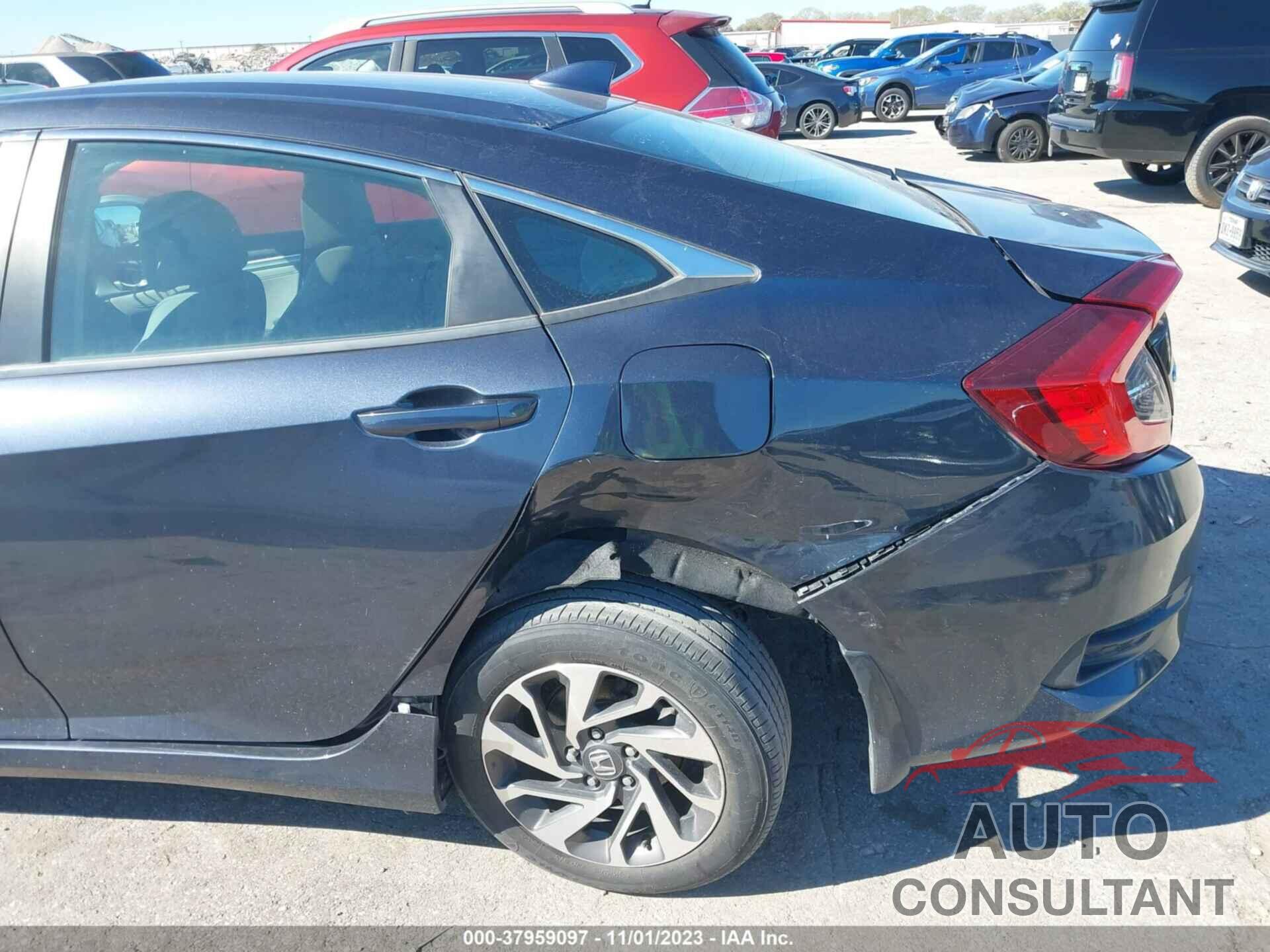 HONDA CIVIC 2018 - 2HGFC2F74JH610547