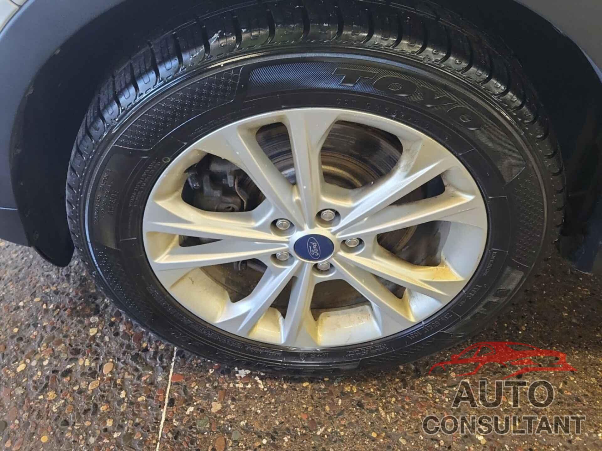 FORD ESCAPE 2018 - 1FMCU9GD9JUC89125