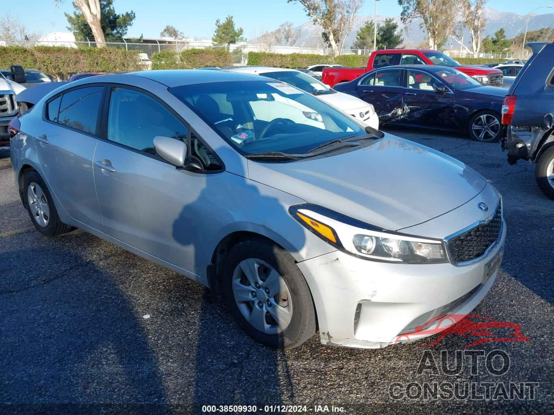 KIA FORTE 2018 - 3KPFK4A74JE270669