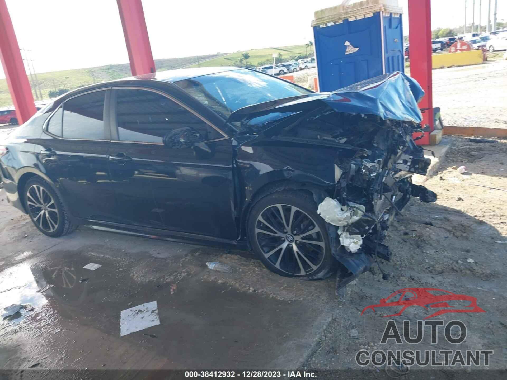 TOYOTA CAMRY 2018 - 4T1B11HK4JU504087