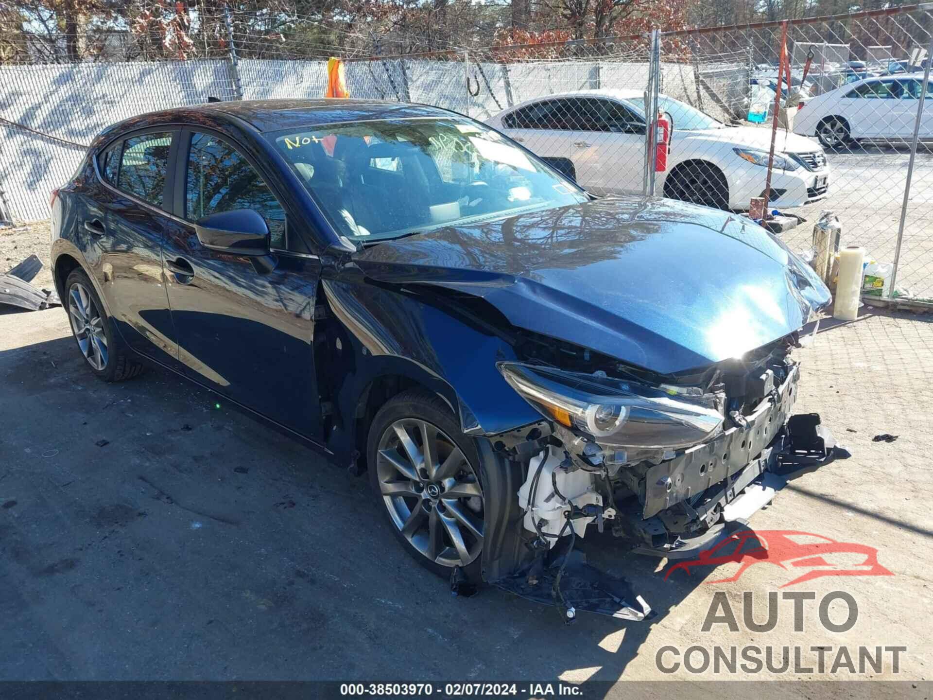 MAZDA MAZDA3 2018 - 3MZBN1M37JM244647