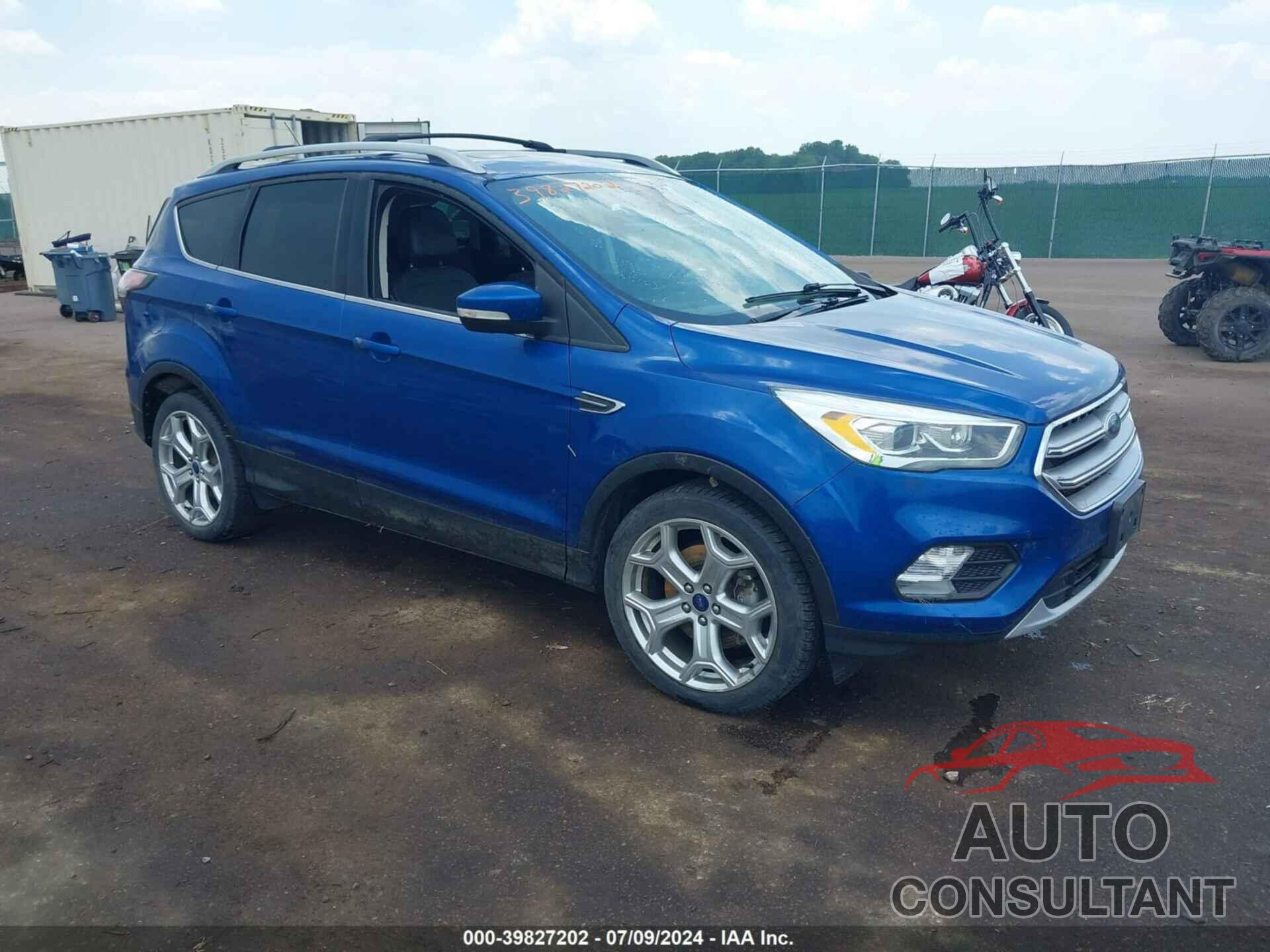 FORD ESCAPE 2017 - 1FMCU9J91HUB02636