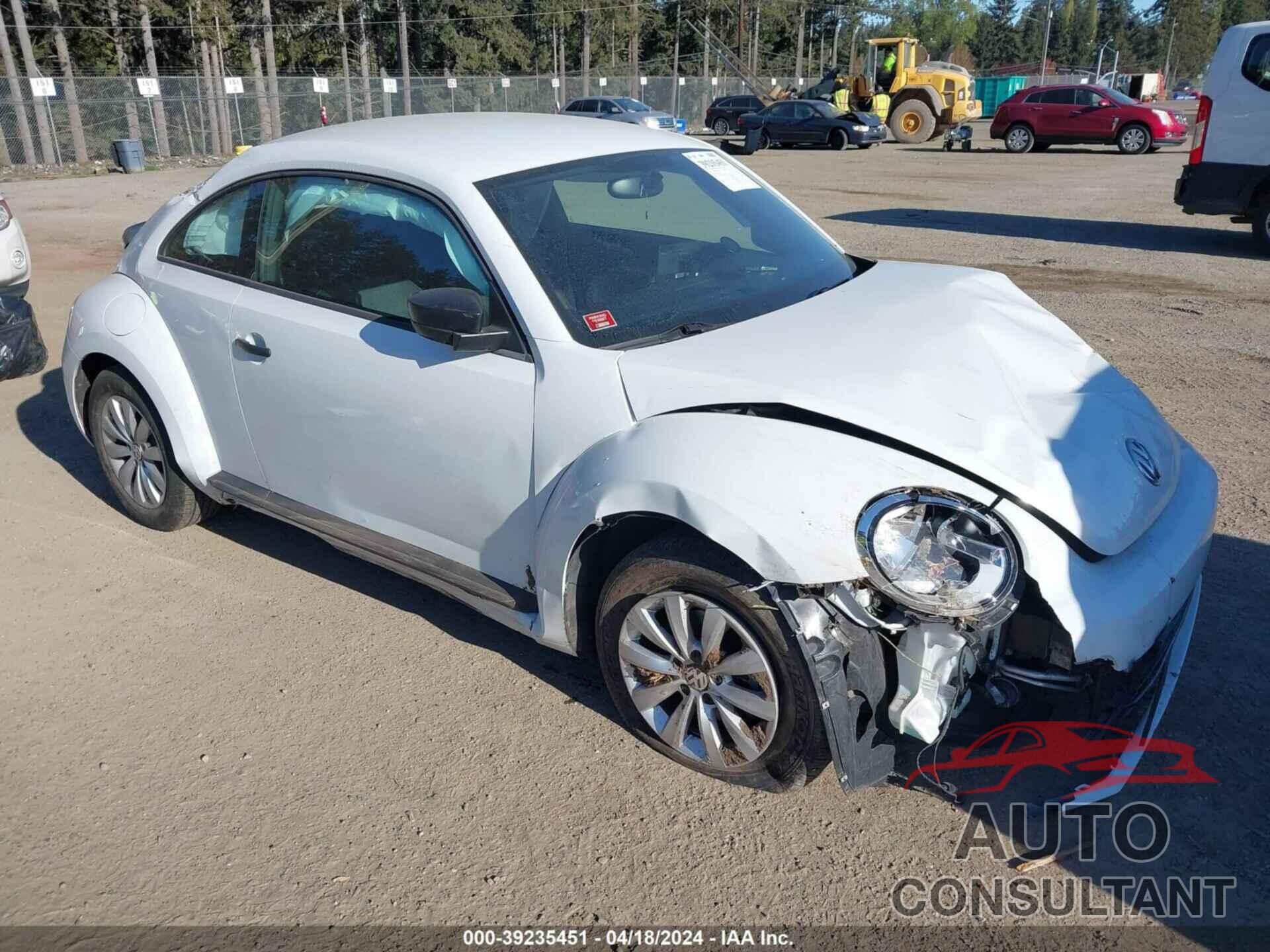 VOLKSWAGEN BEETLE 2018 - 3VWFD7AT8JM709402