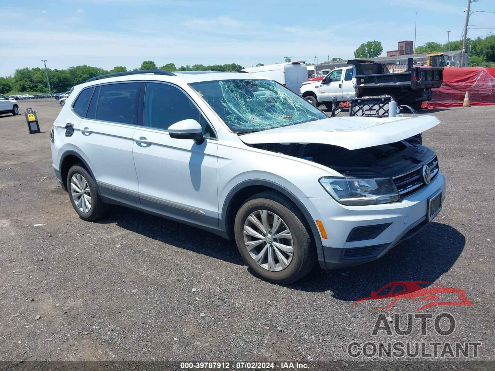 VOLKSWAGEN TIGUAN 2018 - 3VV2B7AX9JM149238