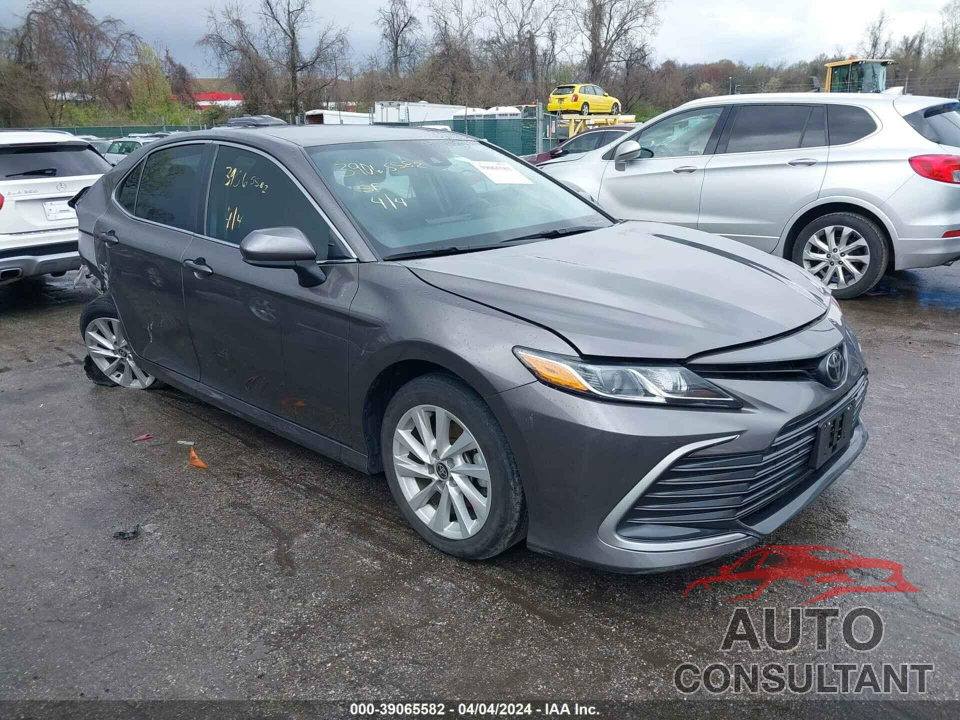 TOYOTA CAMRY 2022 - 4T1C11AK8NU632997