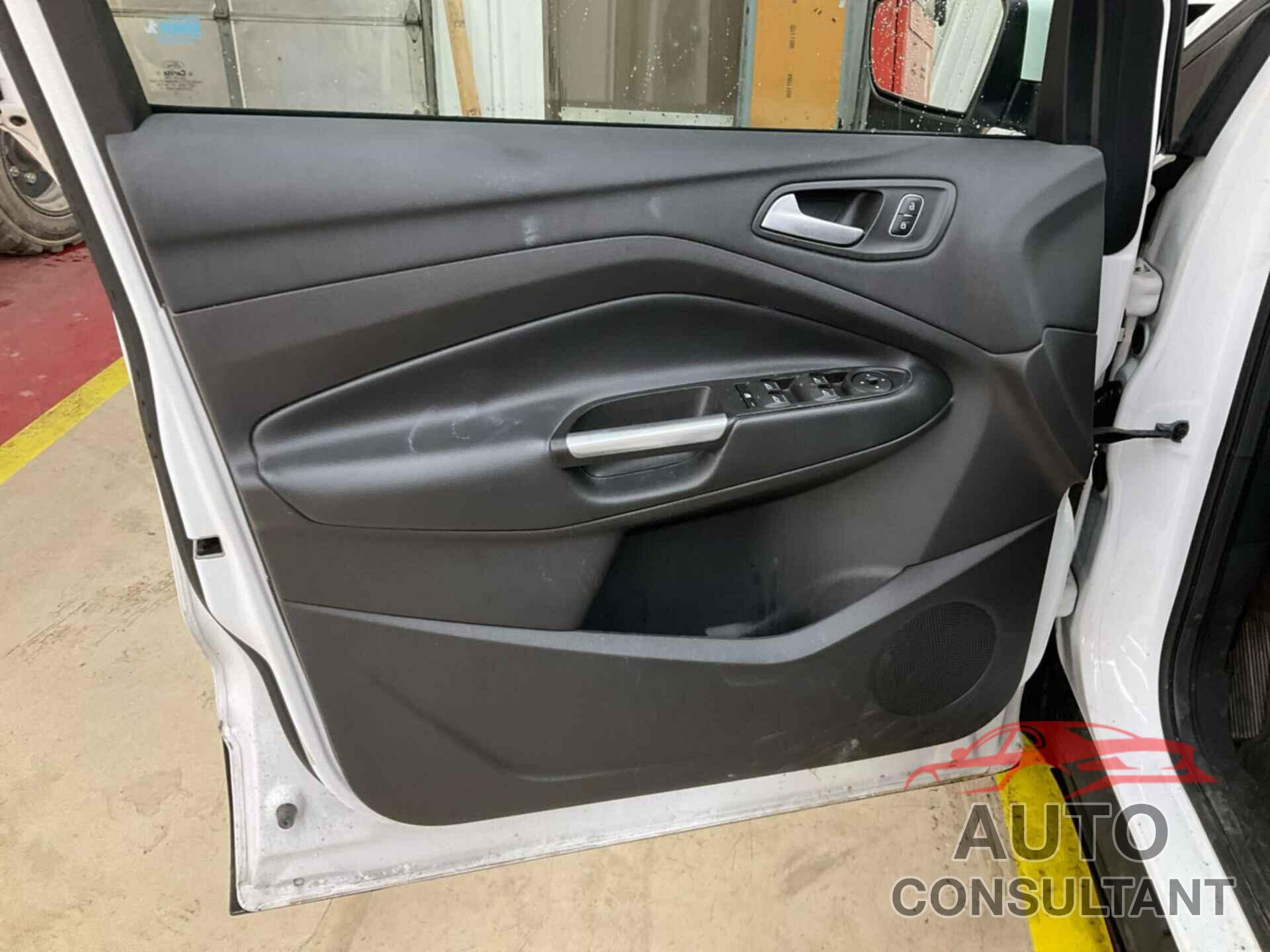 FORD ESCAPE 2017 - 1FMCU9GD2HUD45478