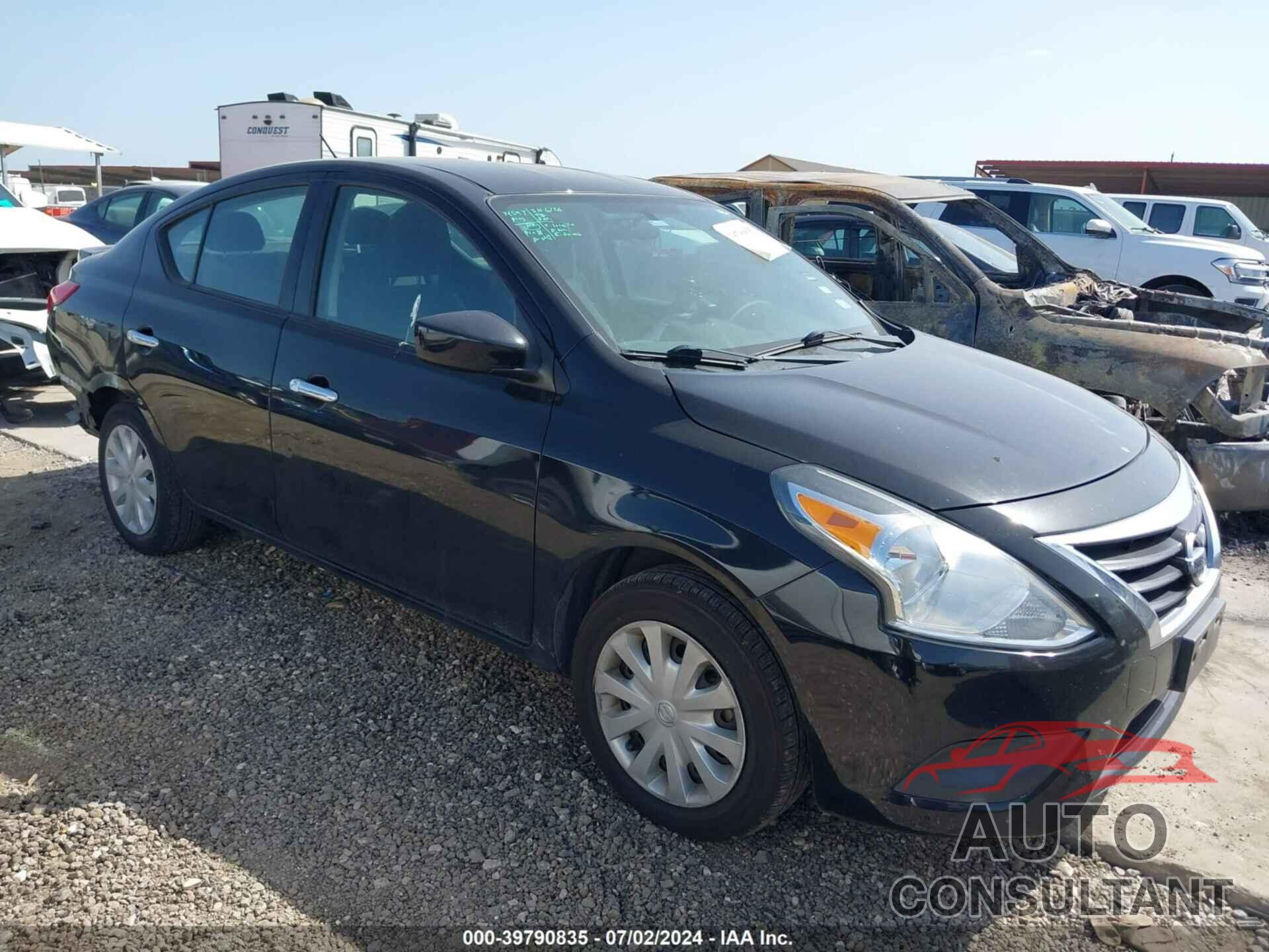 NISSAN VERSA 2017 - 3N1CN7AP6HL813637