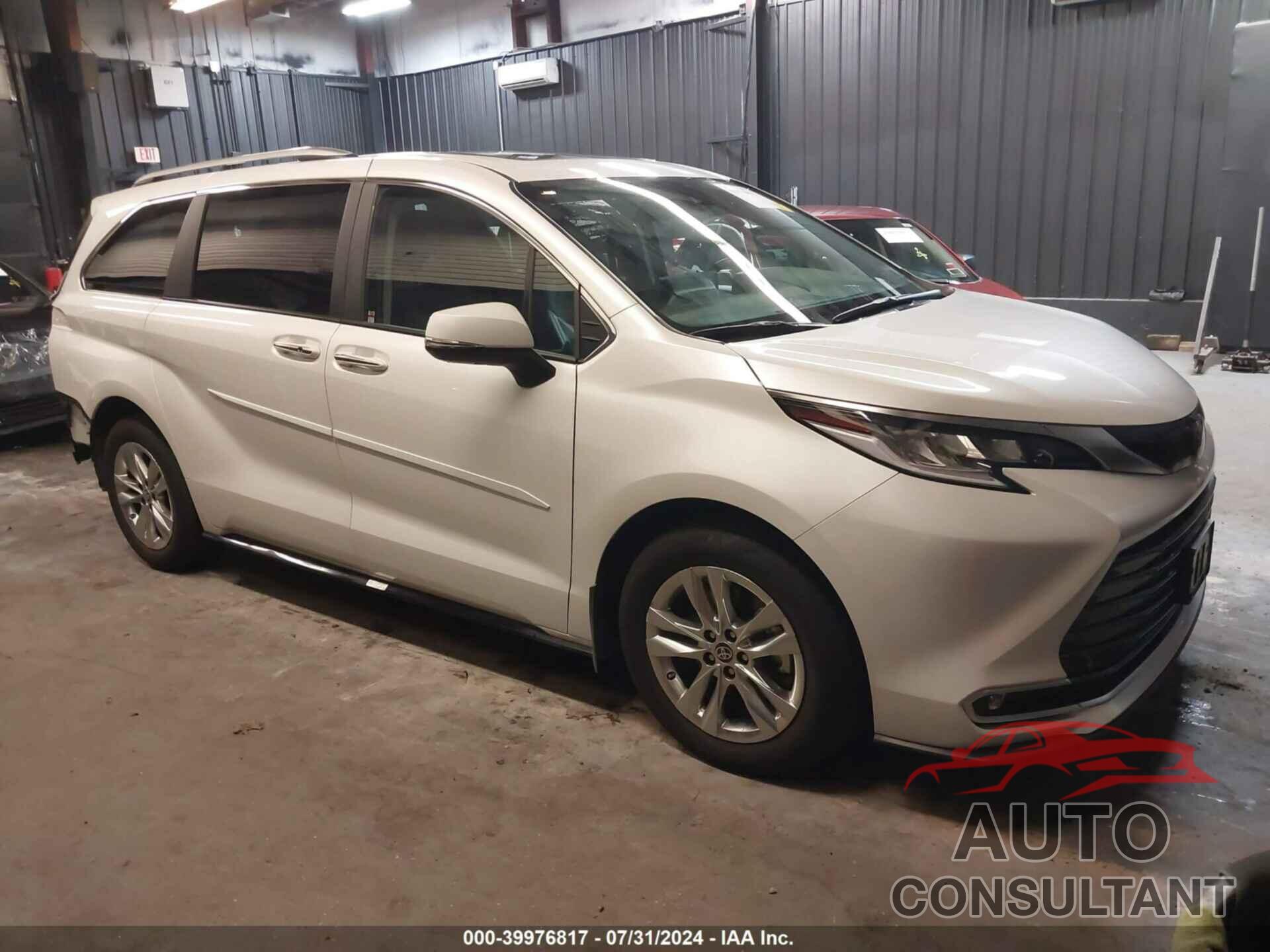 TOYOTA SIENNA 2024 - 5TDZSKFC1RS113741