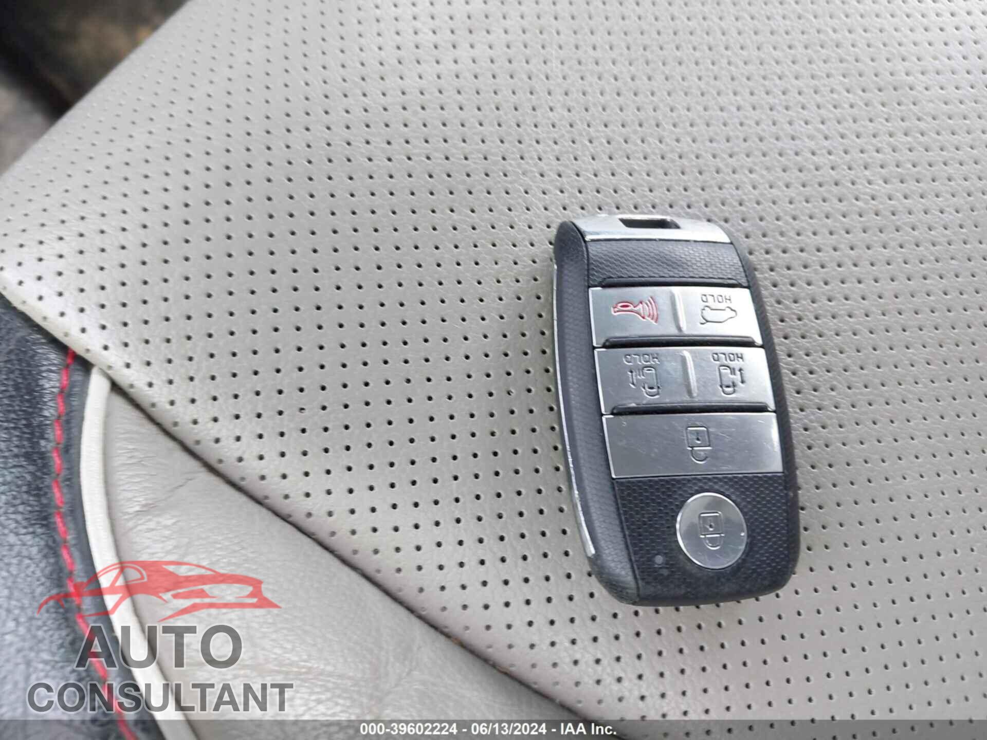 KIA SEDONA 2020 - KNDMB5C19L6575485