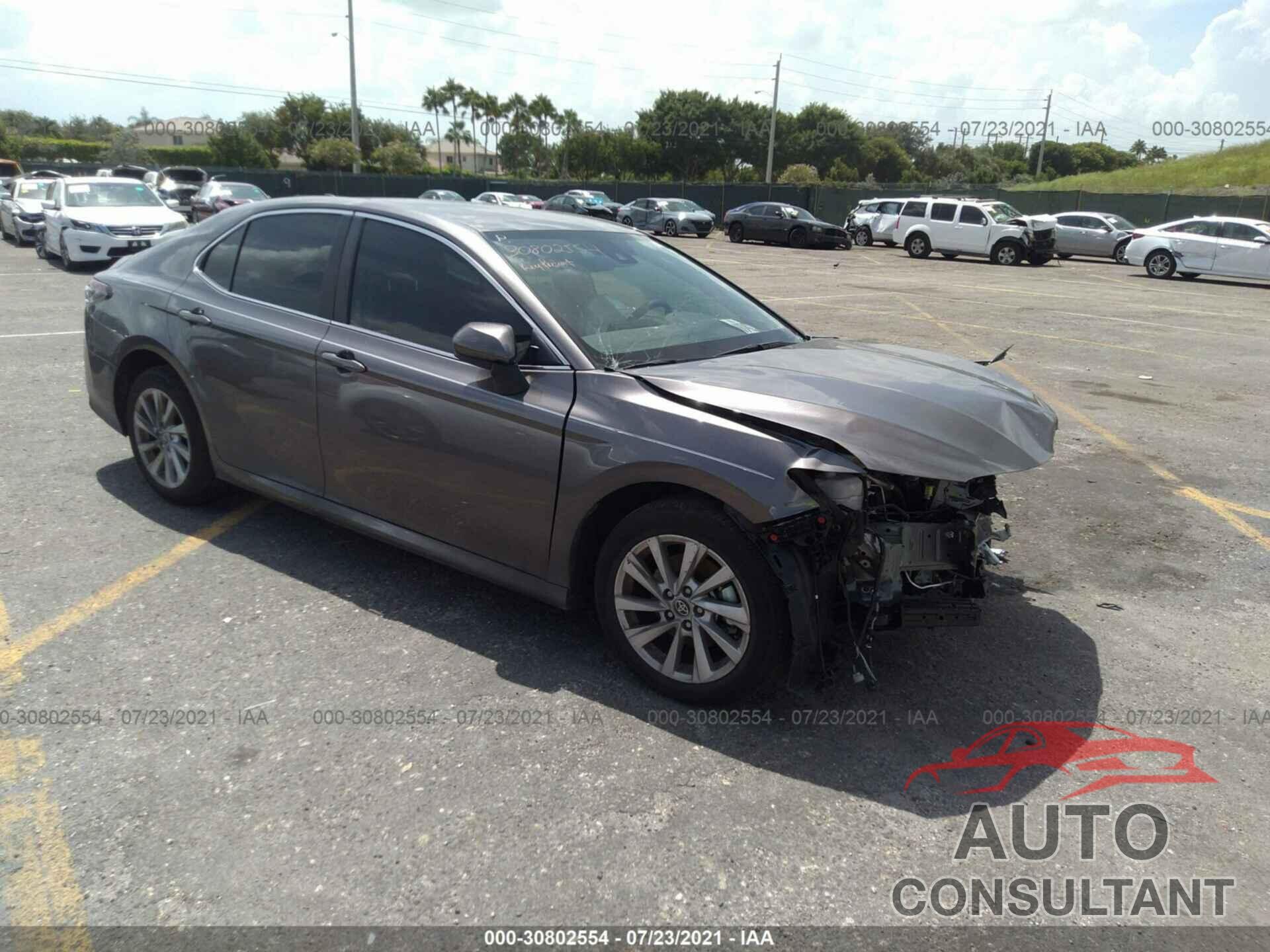 TOYOTA CAMRY 2021 - 4T1C11AK2MU444104