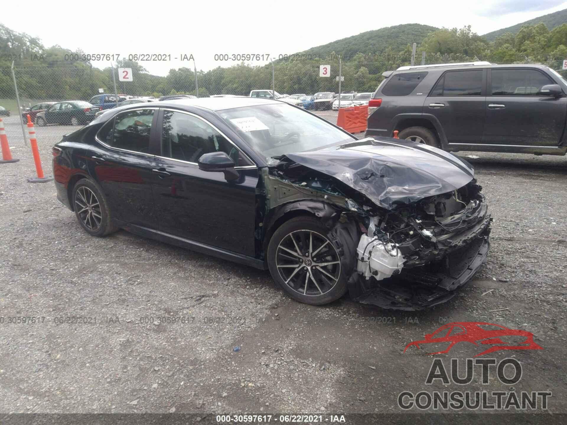 TOYOTA CAMRY 2021 - 4T1G11AK0MU590180