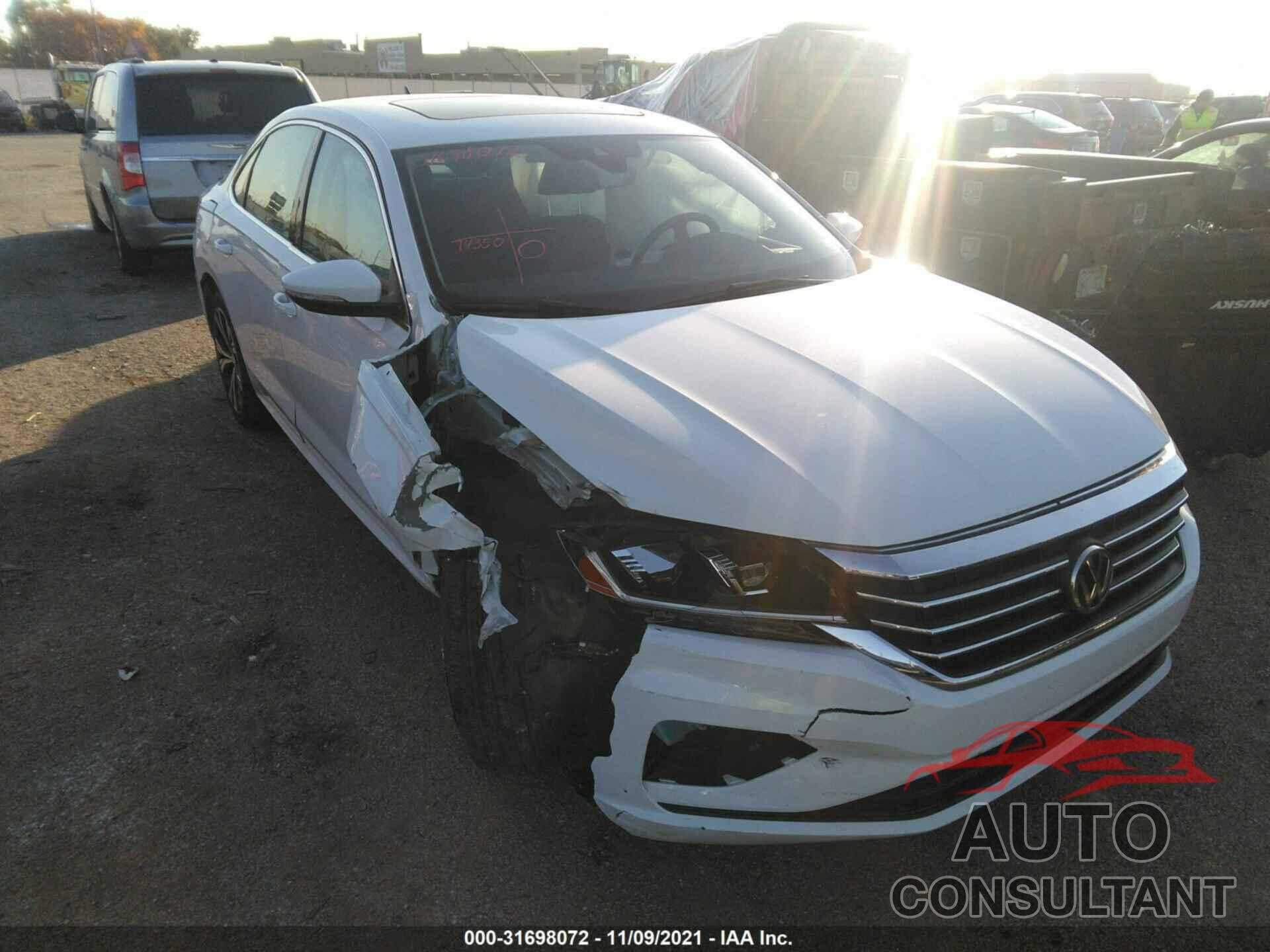 VOLKSWAGEN PASSAT 2021 - 1VWSA7A30MC012089