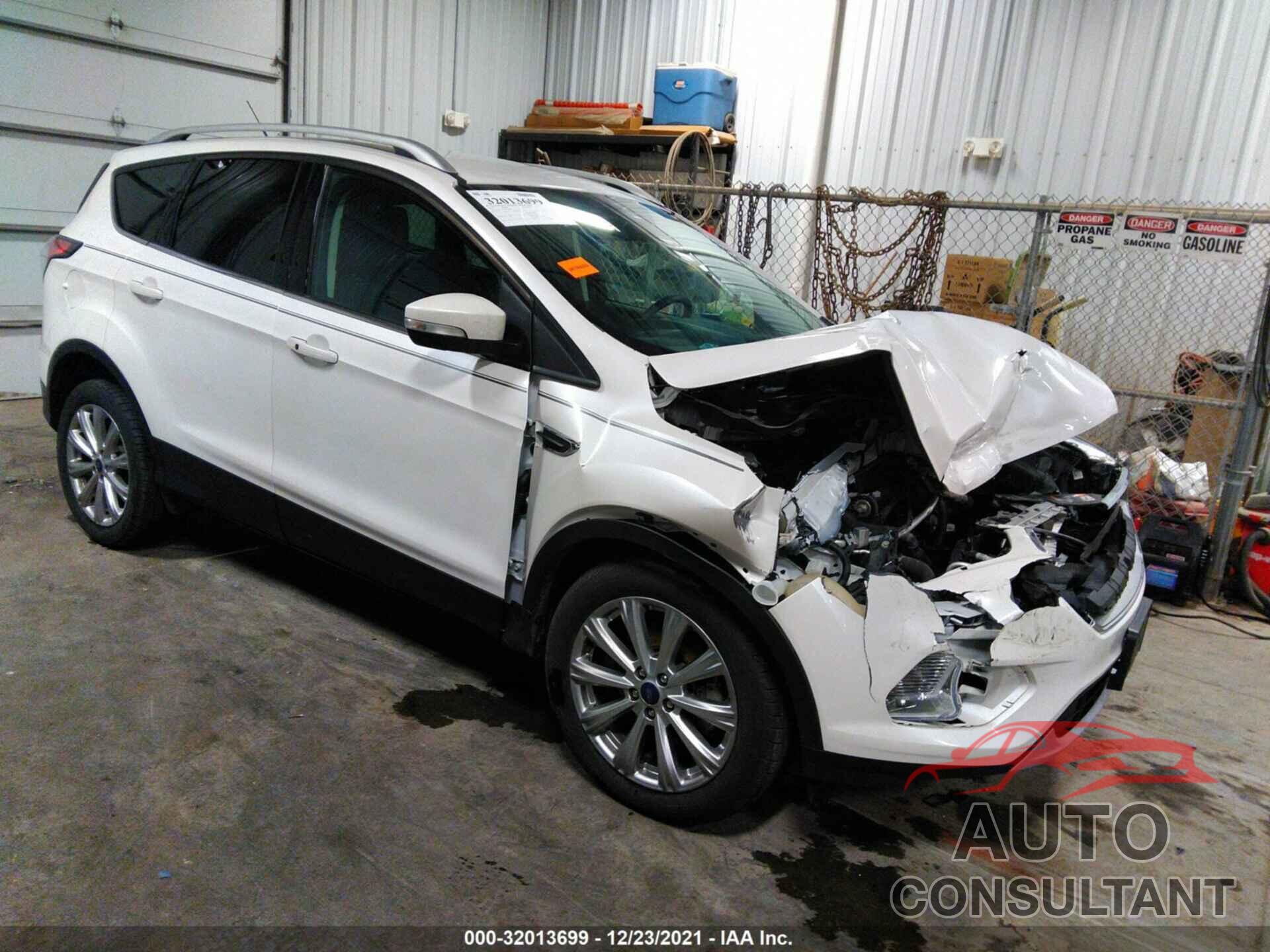 FORD ESCAPE 2017 - 1FMCU9J97HUB40663