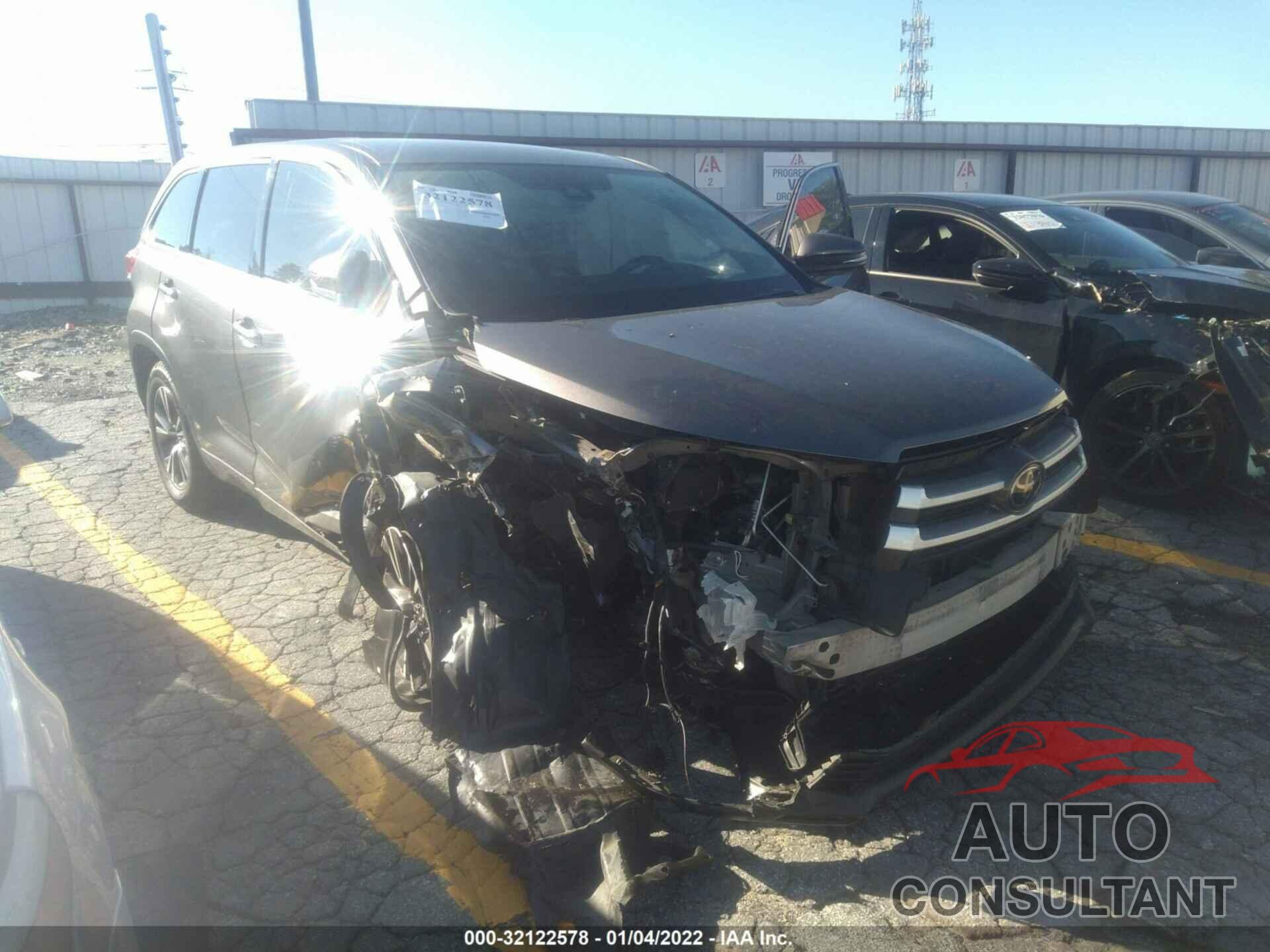 TOYOTA HIGHLANDER 2018 - 5TDZARFH0JS036226