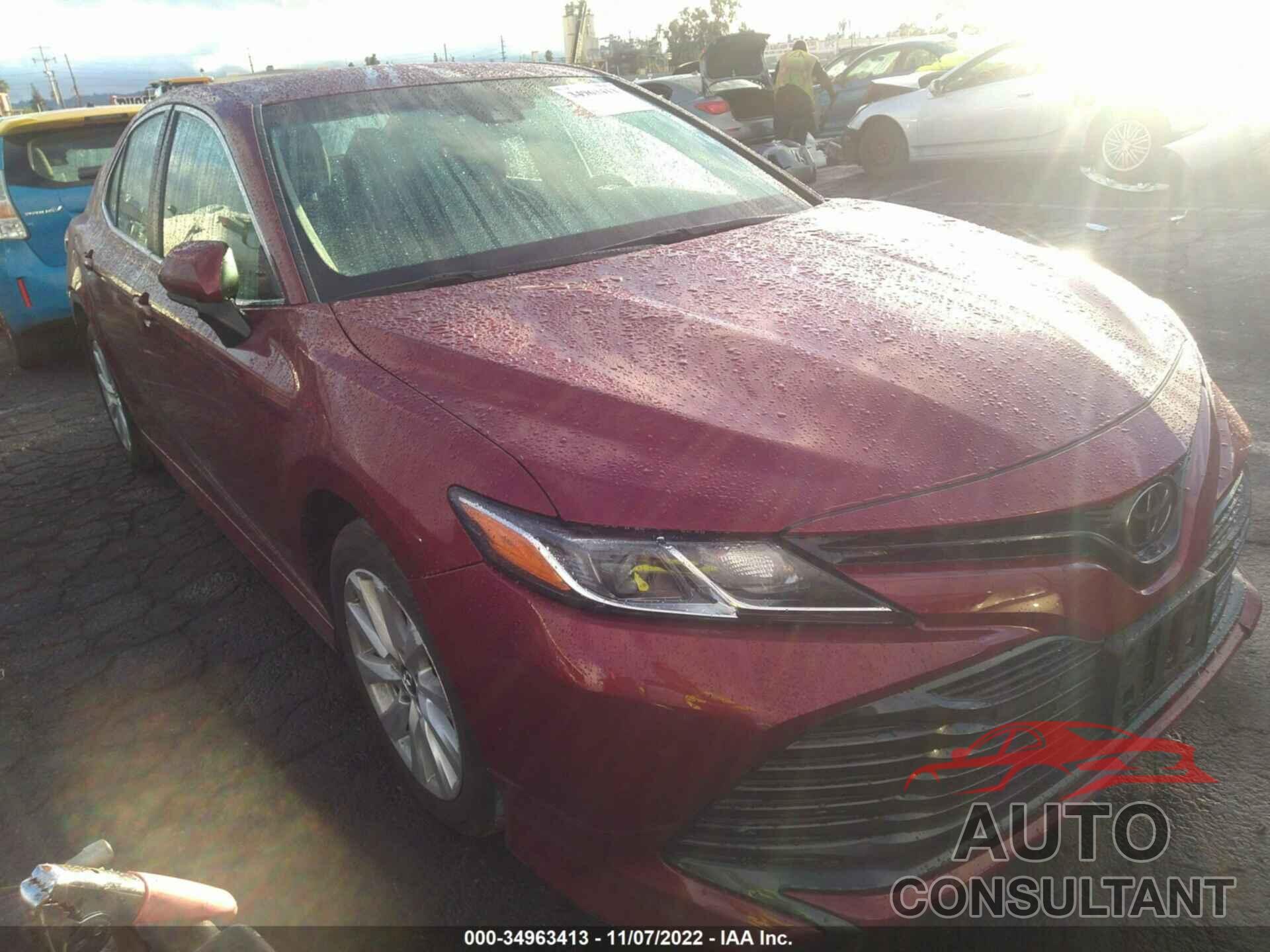 TOYOTA CAMRY 2018 - 4T1B11HK4JU624102